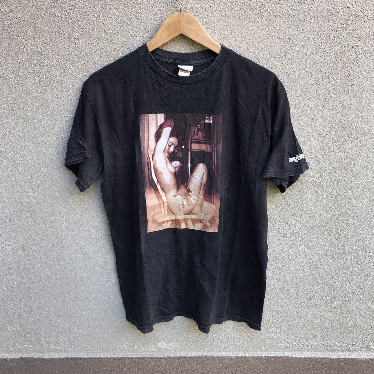 aNYthing ANYTHING naked girl graphic tee Size US M / EU 48-50 / 2 - 1 Thumbnail