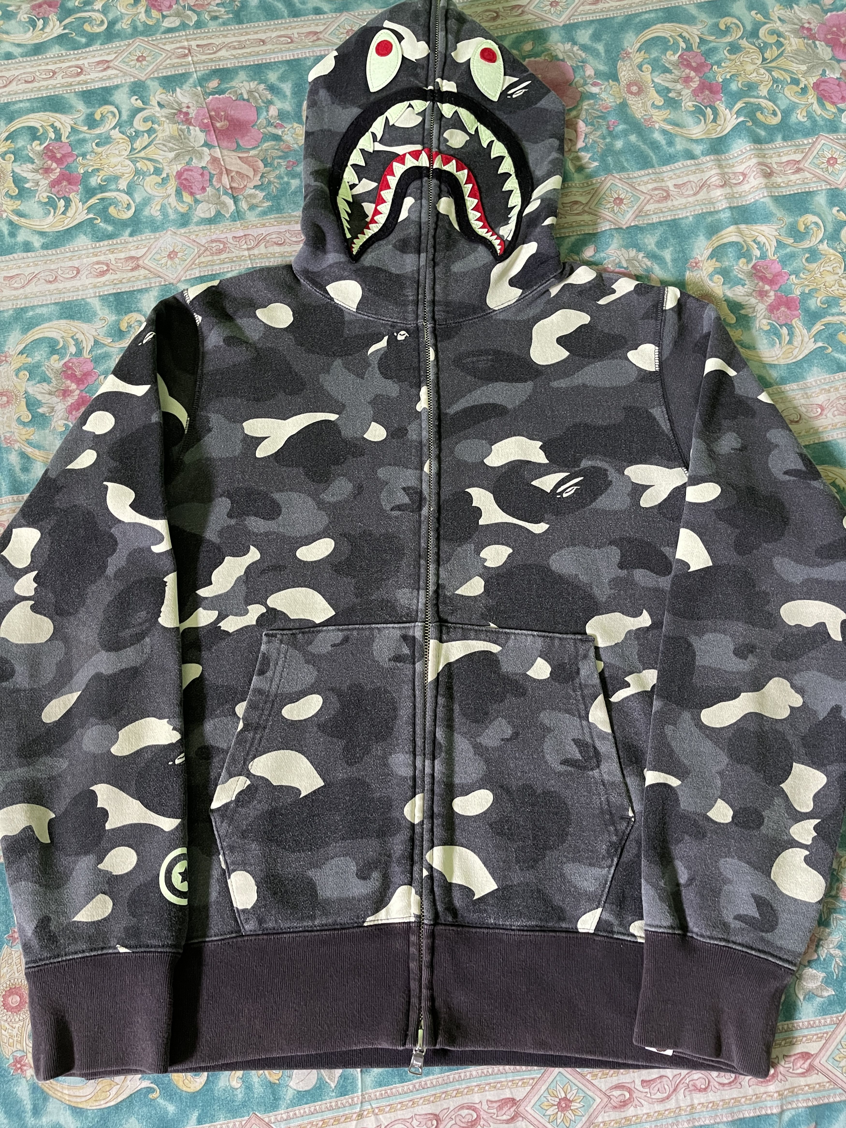 Bape Hoodie Bape shark Black City Camo GITD Size US M / EU 48-50 / 2 - 2 Thumbnail