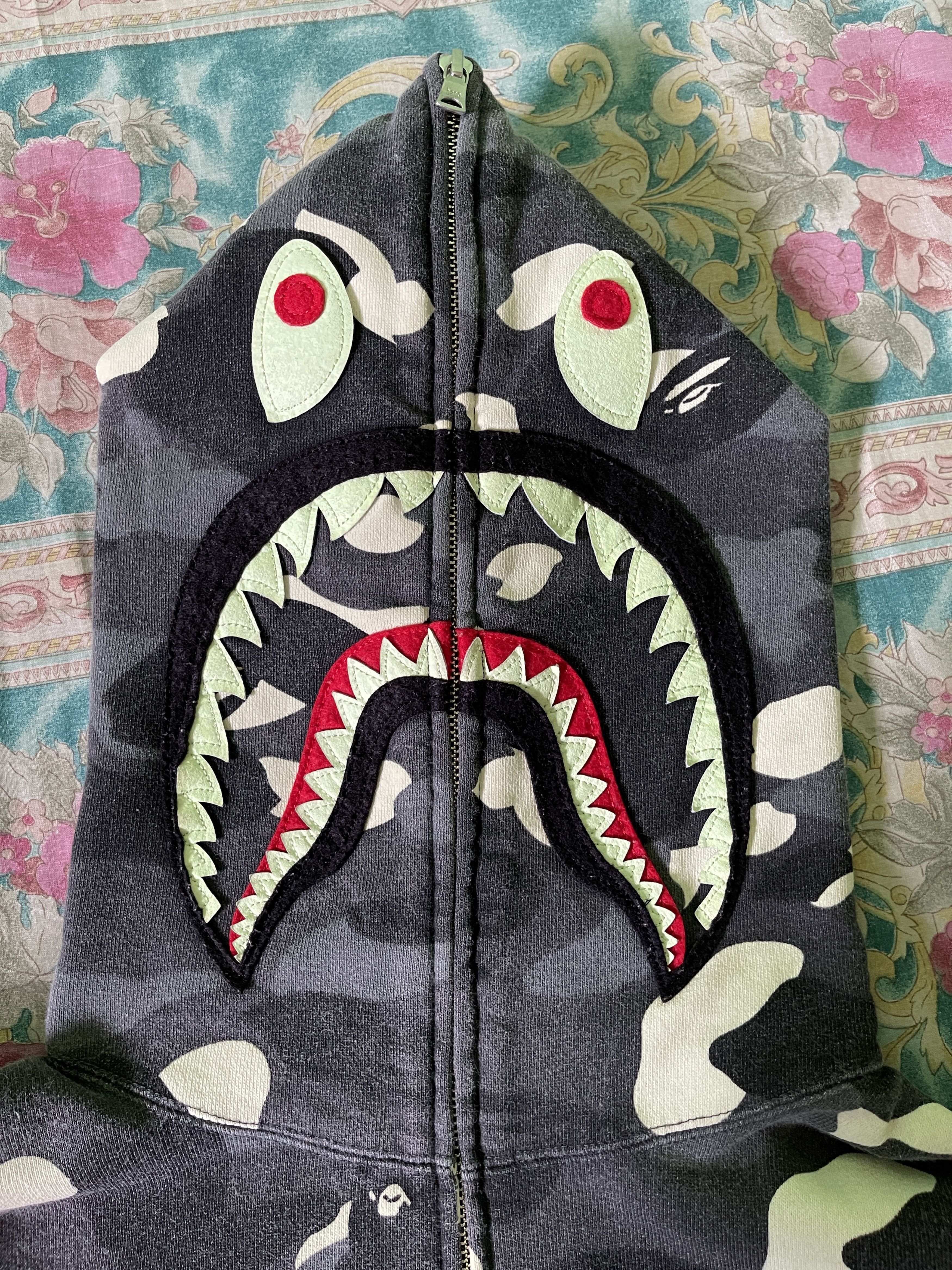 Bape Hoodie Bape shark Black City Camo GITD Size US M / EU 48-50 / 2 - 9 Thumbnail