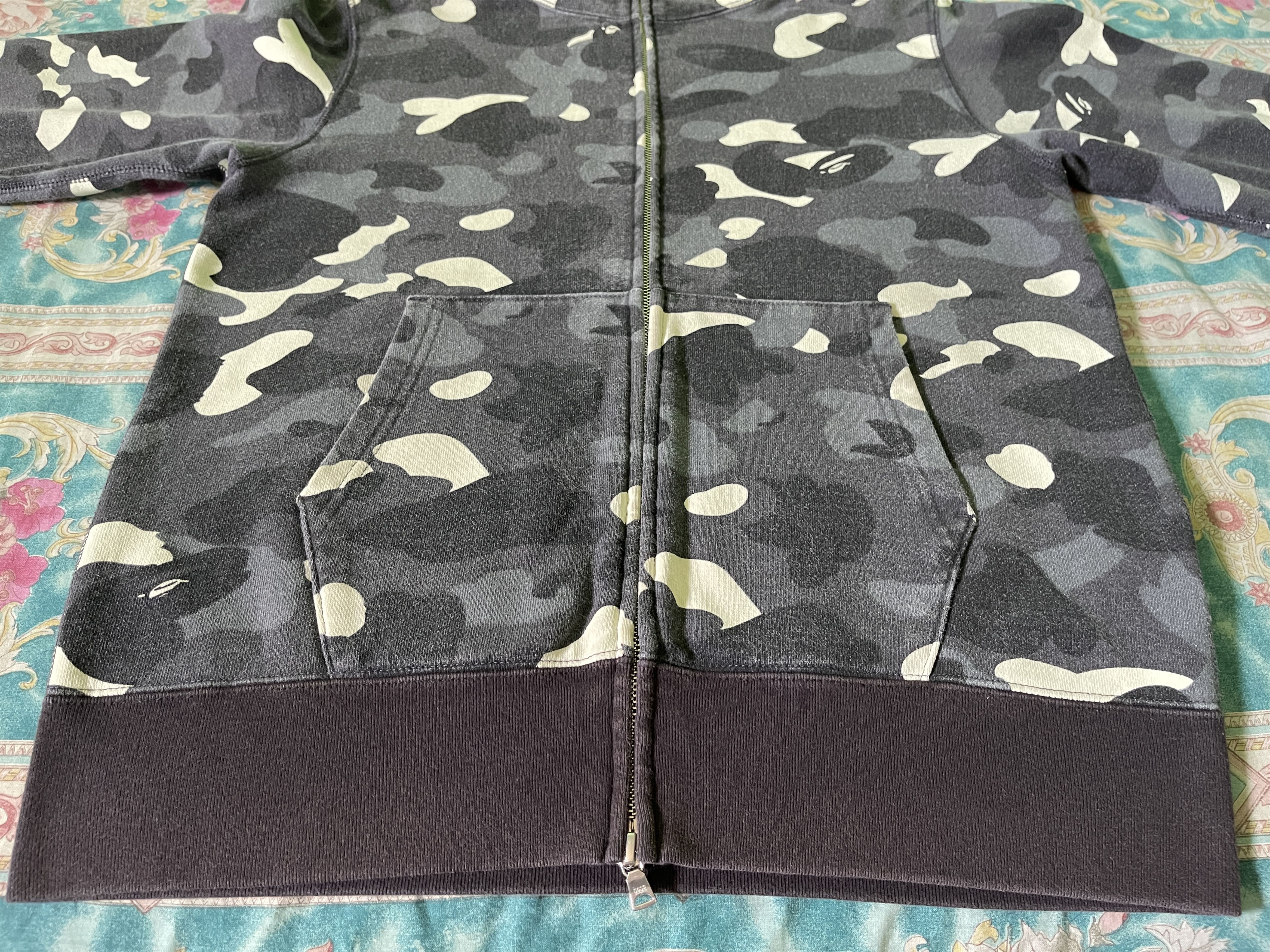 Bape Hoodie Bape shark Black City Camo GITD Size US M / EU 48-50 / 2 - 20 Thumbnail
