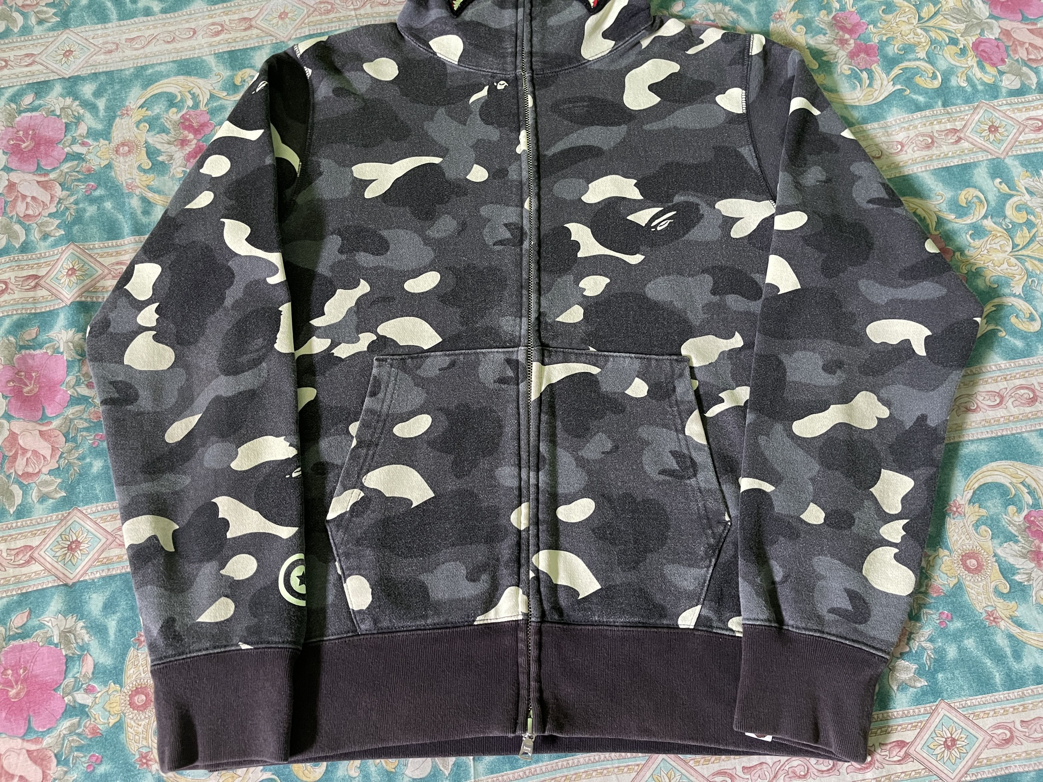 Bape Hoodie Bape shark Black City Camo GITD Size US M / EU 48-50 / 2 - 3 Thumbnail