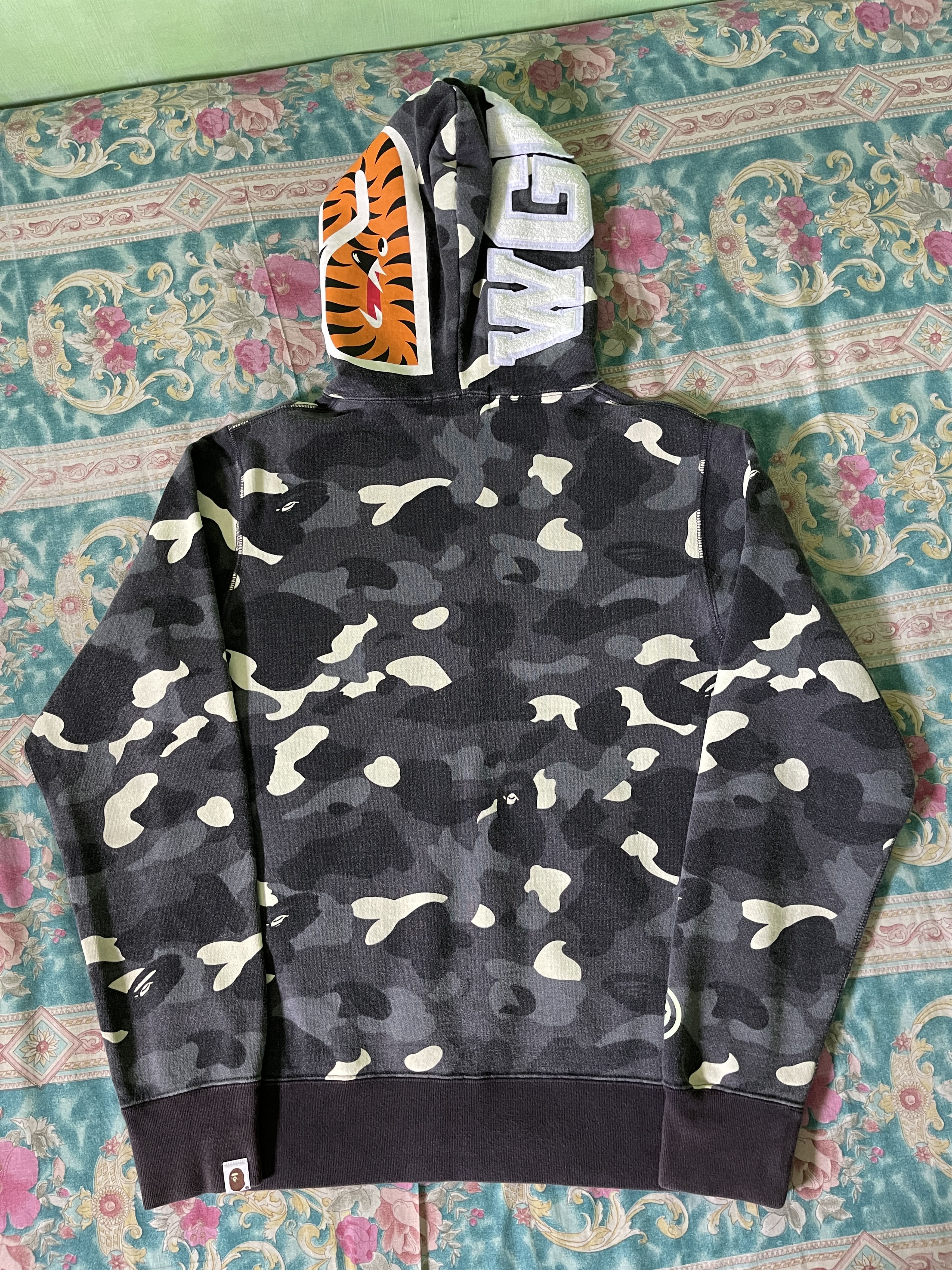 Bape Hoodie Bape shark Black City Camo GITD Size US M / EU 48-50 / 2 - 4 Thumbnail