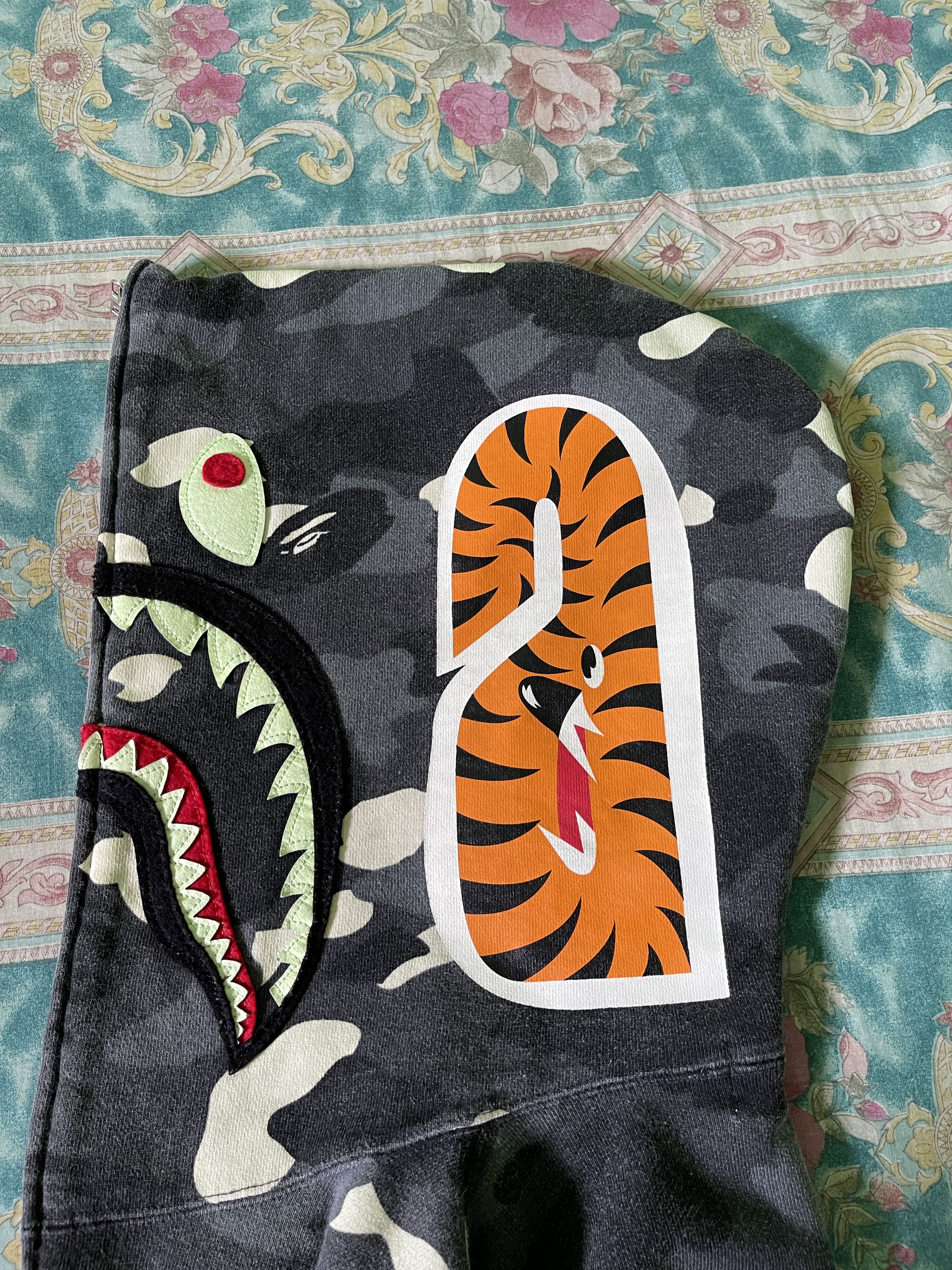 Bape Hoodie Bape shark Black City Camo GITD Size US M / EU 48-50 / 2 - 8 Thumbnail