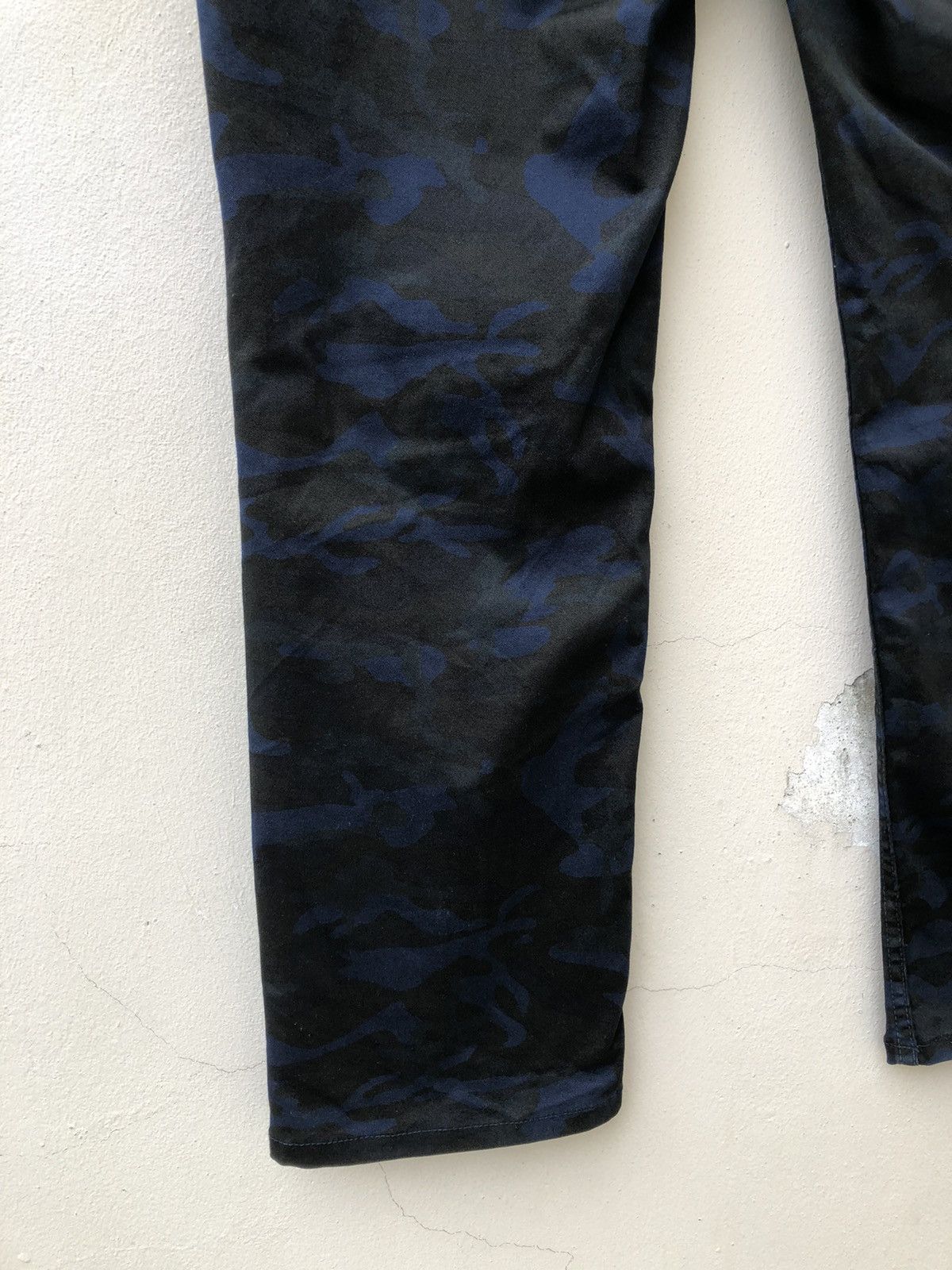 Johnbull Vintage Johnbull Japan Stretch Waxed Camo Cropped Jeans Size US 31 - 17 Thumbnail