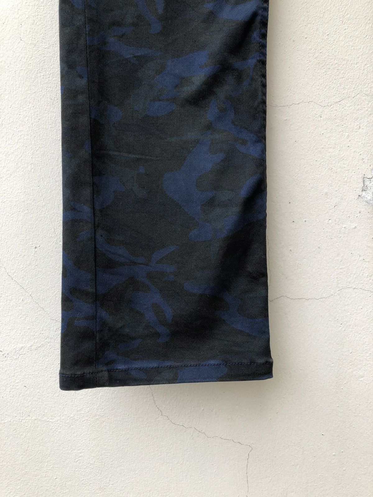 Johnbull Vintage Johnbull Japan Stretch Waxed Camo Cropped Jeans Size US 31 - 11 Thumbnail