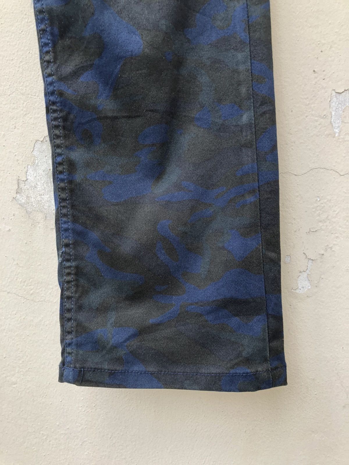 Johnbull Vintage Johnbull Japan Stretch Waxed Camo Cropped Jeans Size US 31 - 14 Thumbnail