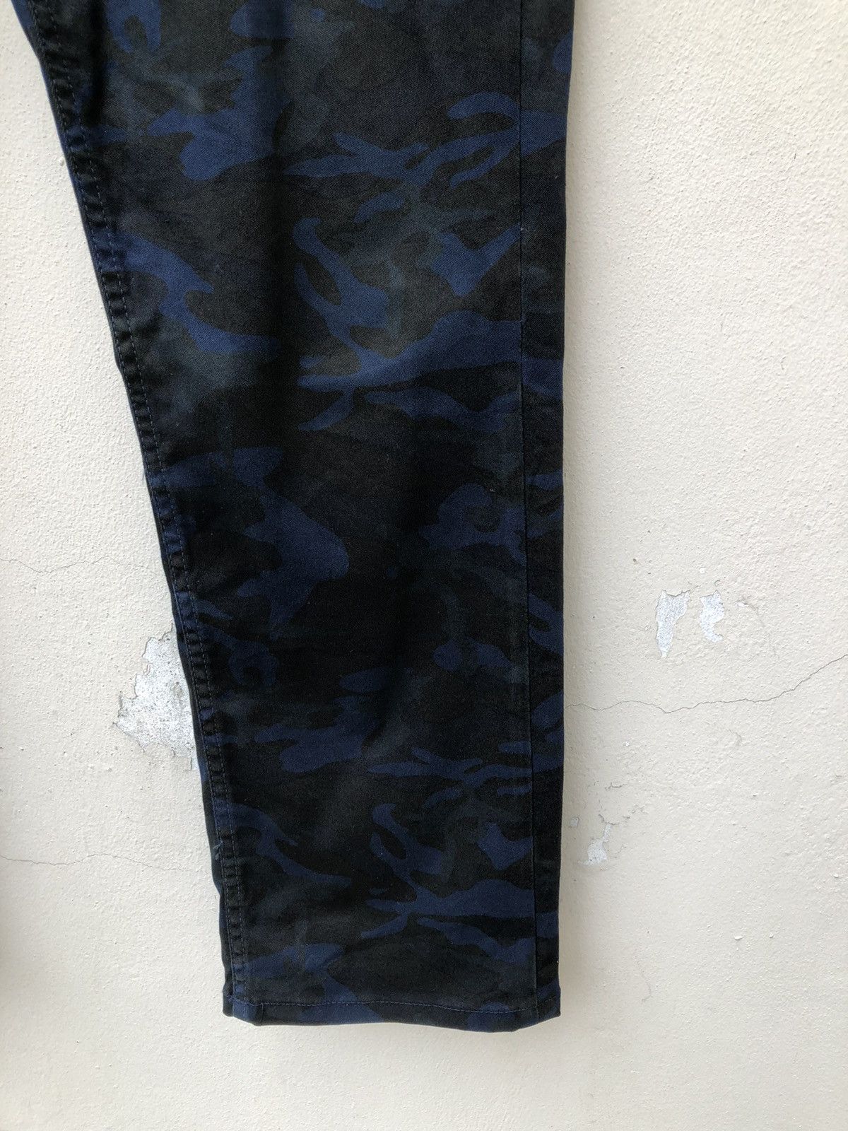Johnbull Vintage Johnbull Japan Stretch Waxed Camo Cropped Jeans Size US 31 - 13 Thumbnail