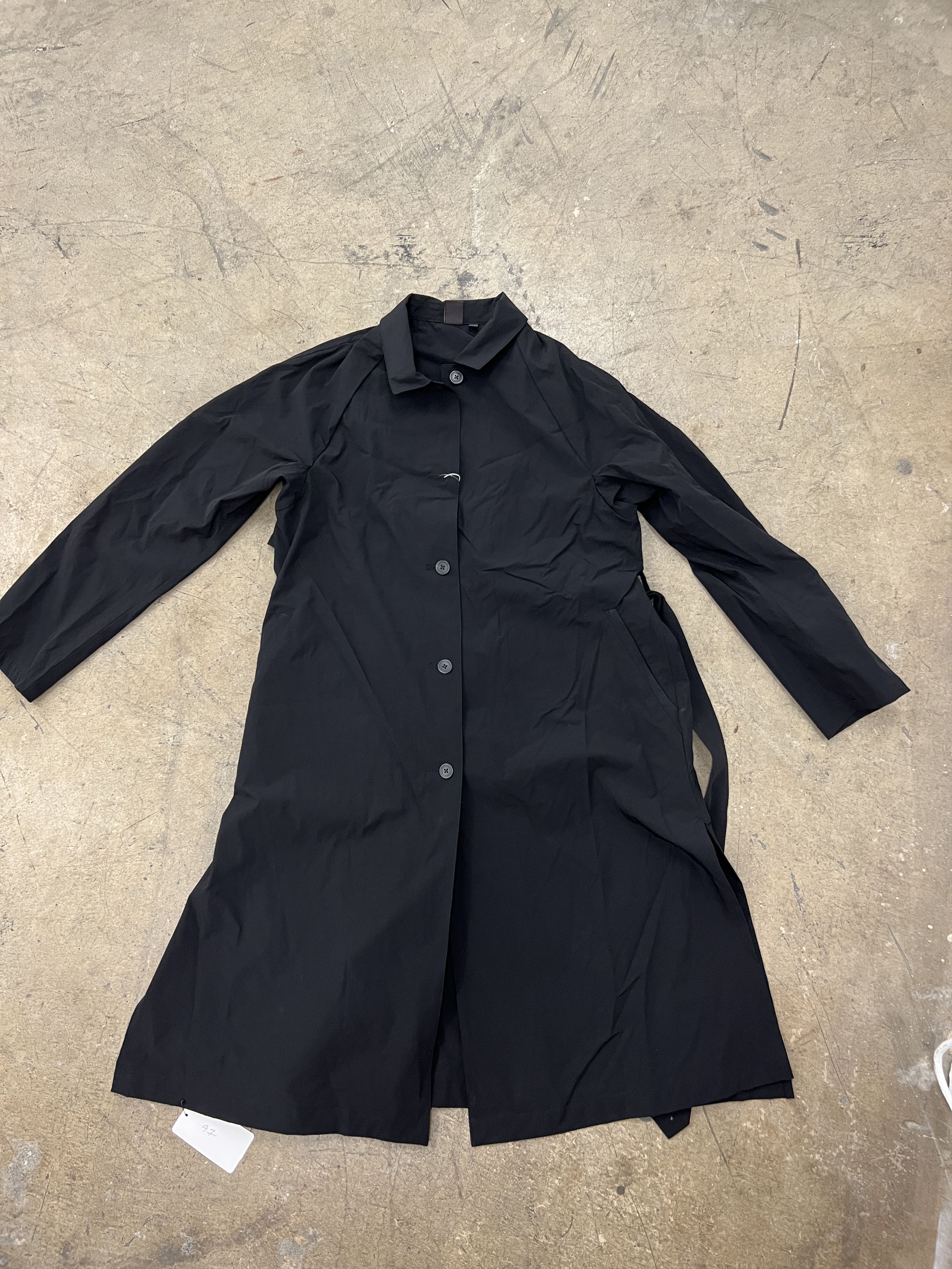 47 HANJA TAJIMA X UNIQLO LIGHTWEIGHT SPRING BELTED COAT