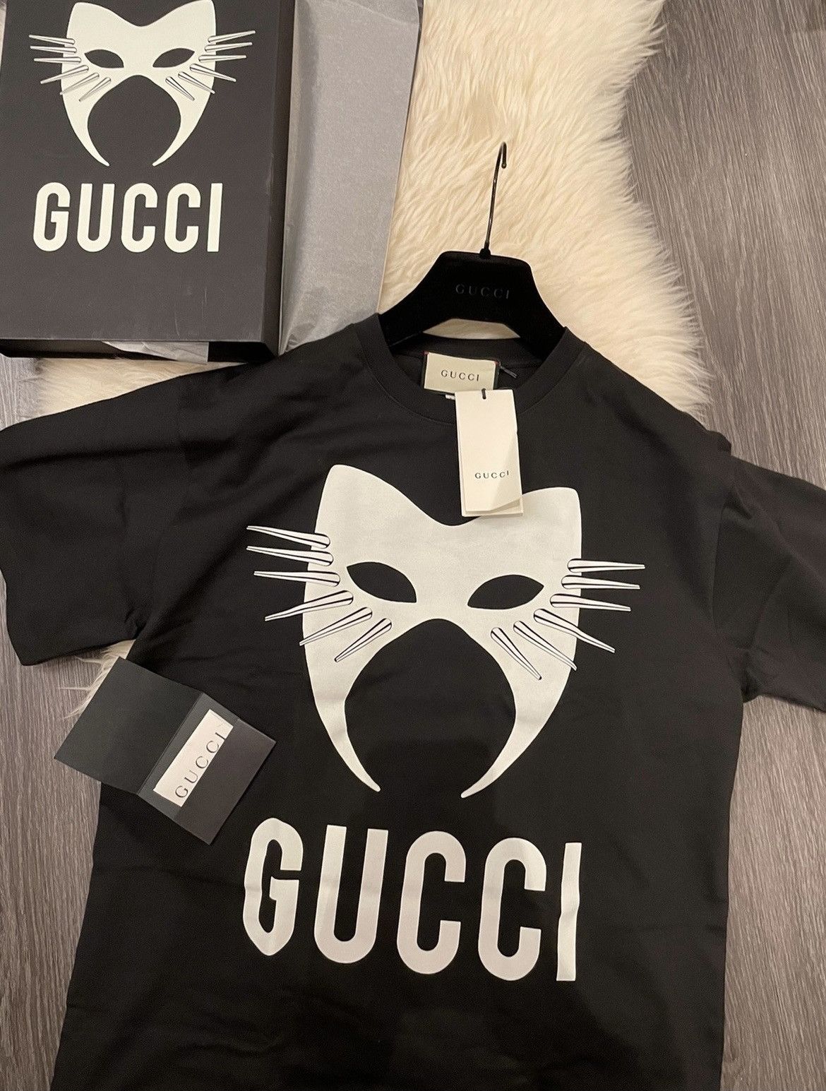 image of Super Runway Limited Edition Gucci Logo Mask Cat Tee T-Shirt in Black, Men's (Size XL)