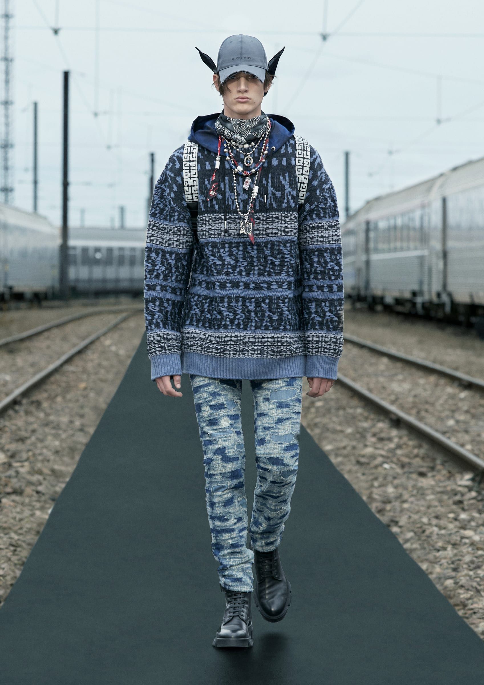 Givenchy × MMW Givenchy ss22 Chito Reversible Oversized Sweater Size US S / EU 44-46 / 1 - 1 Thumbnail