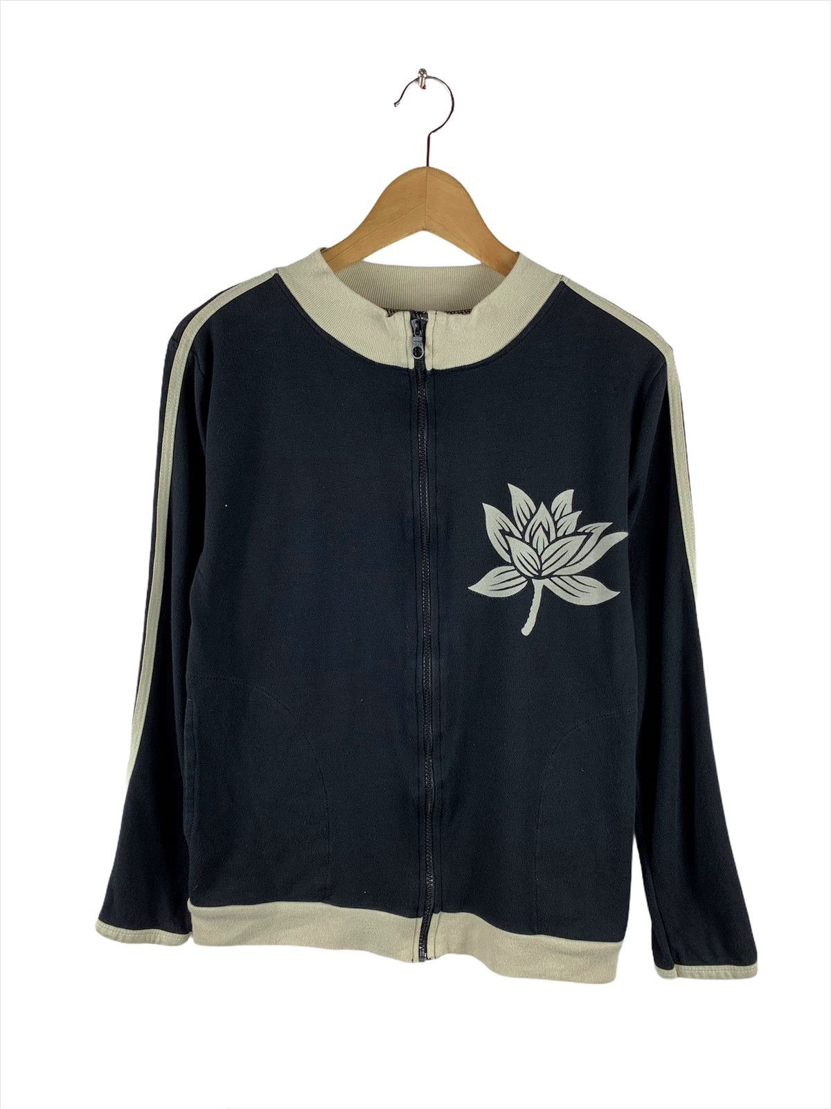 Japanese Brand Rare!!! Ice Blue Tattoo Lotus Flower Sweater Size US S / EU 44-46 / 1 - 2 Thumbnail
