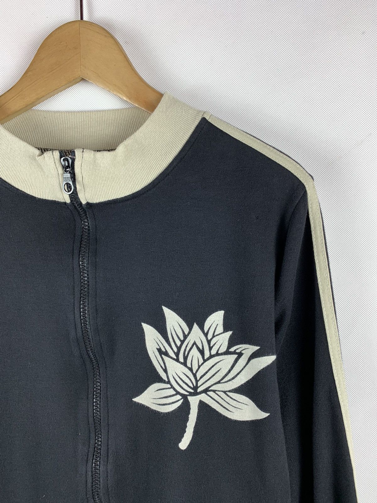 Japanese Brand Rare!!! Ice Blue Tattoo Lotus Flower Sweater Size US S / EU 44-46 / 1 - 5 Thumbnail
