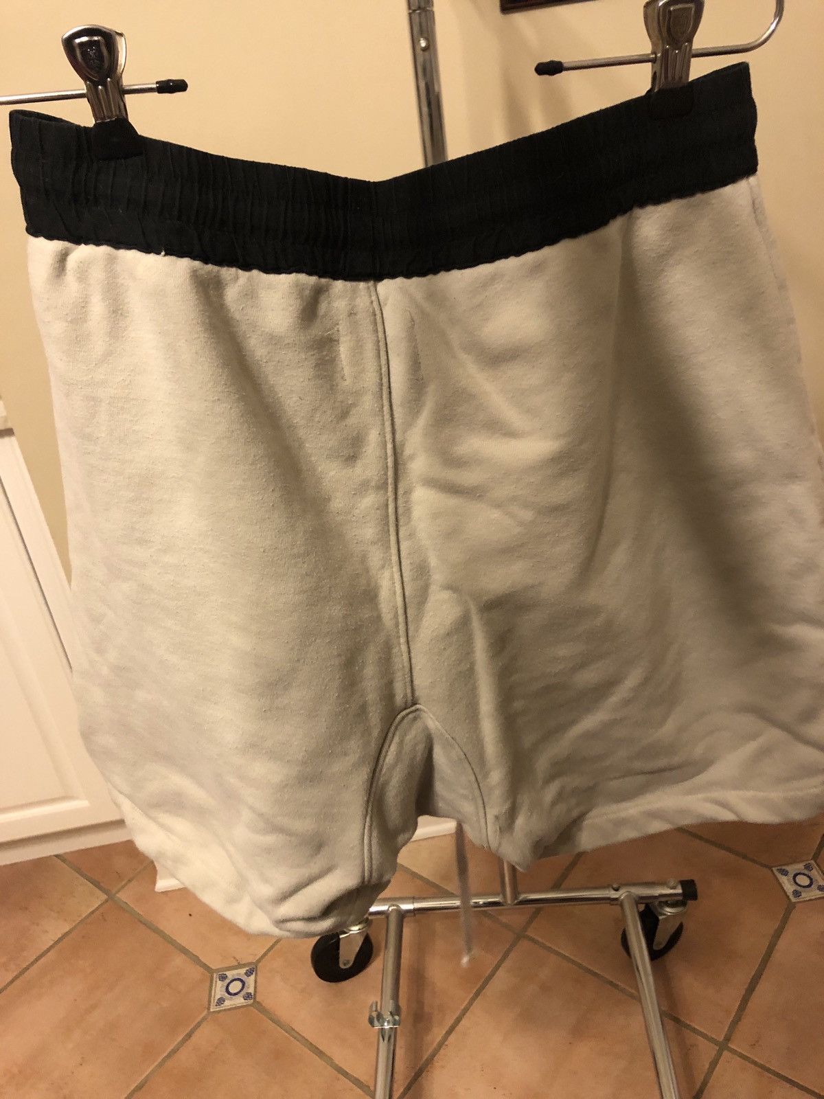 FOG Fear of God FOG Essentials Beige Shorts Size US 30 / EU 46 - 2 Thumbnail