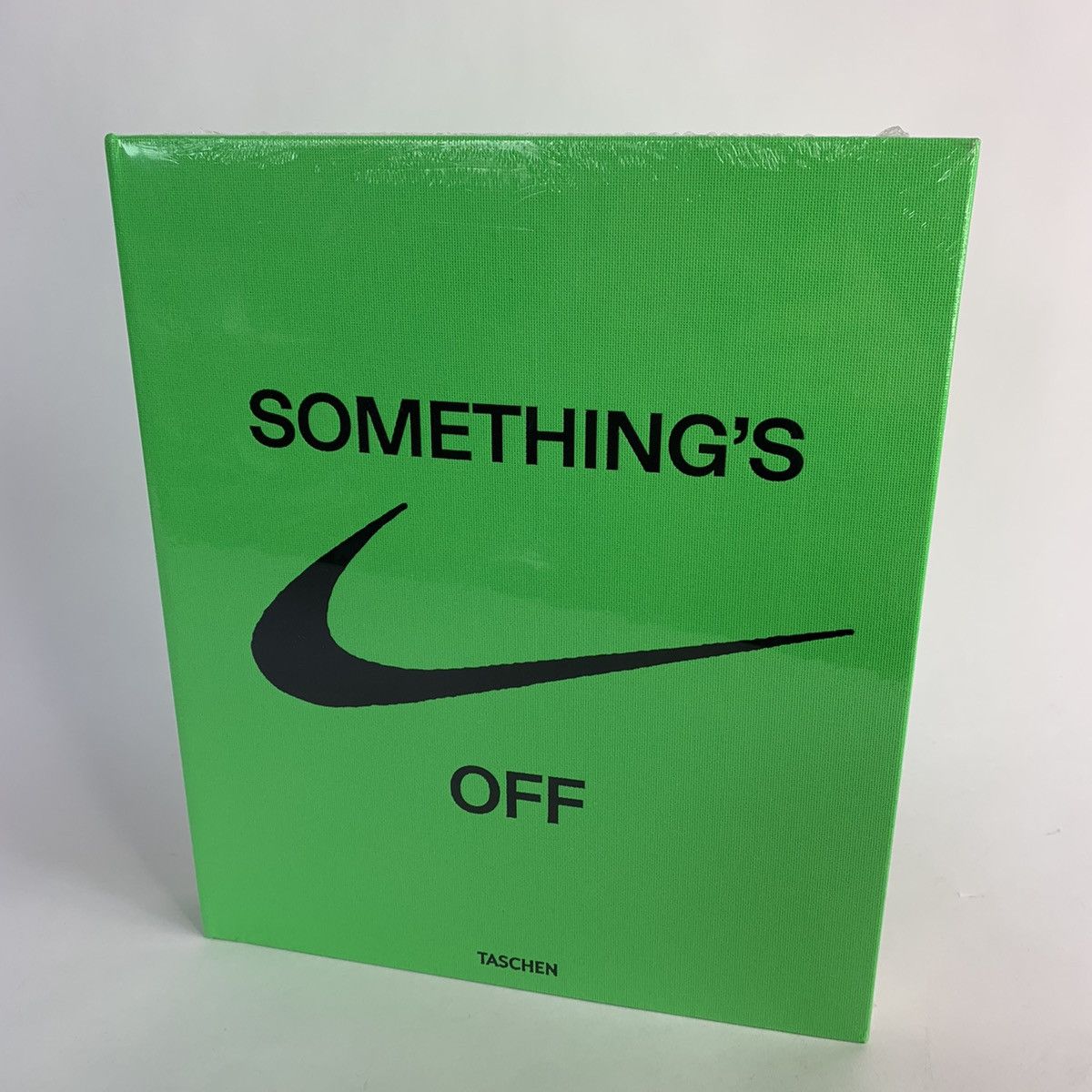 Virgil Abloh x Nike ICONS Taschen SOMETHING'S OFF Book
