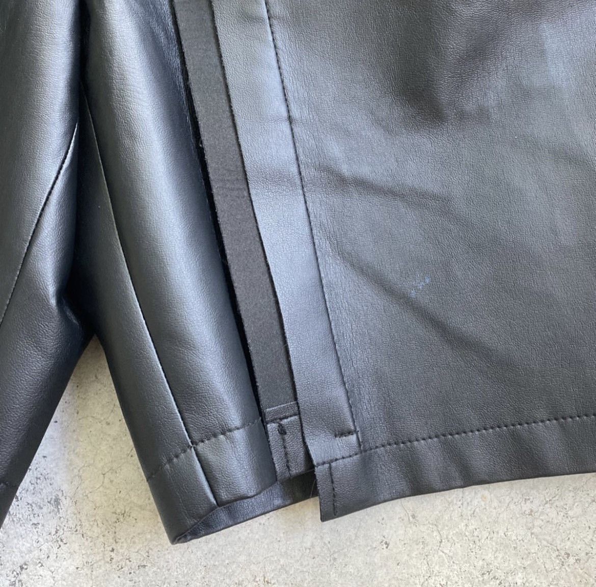 Comme des Garcons Comme des Garcons Faux Leather Deconstructed Wide Shorts Size US 29 - 3 Thumbnail