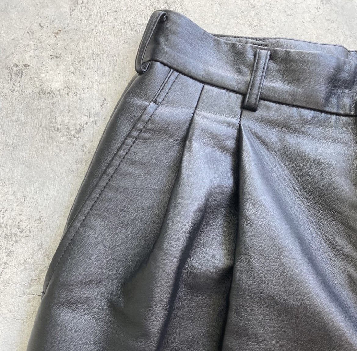 Comme des Garcons Comme des Garcons Faux Leather Deconstructed Wide Shorts Size US 29 - 4 Thumbnail