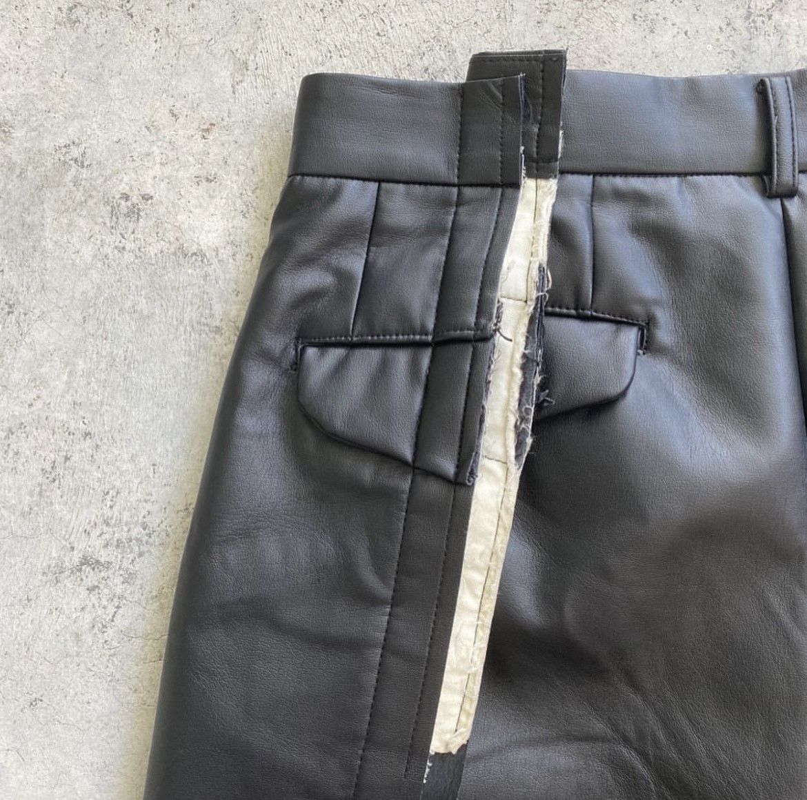 Comme des Garcons Comme des Garcons Faux Leather Deconstructed Wide Shorts Size US 29 - 6 Thumbnail