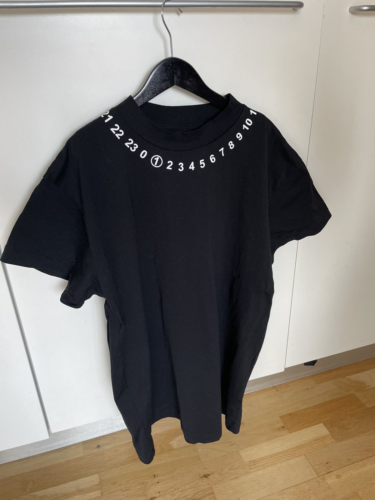 トップス Maison Martin Margiela Numbering 10 15AW MAISON MARGIELA Numbers Logo T-shirt White - Wrong Weather