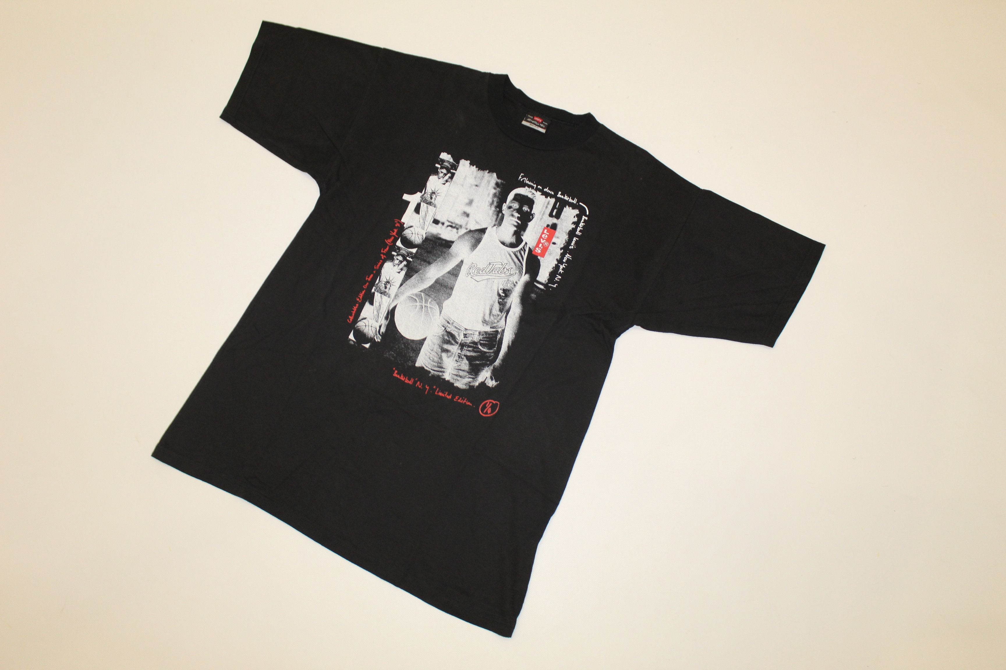 Levi's Vintage Clothing 🔥Made in UK. Levi's Basketball N.Y. '91 Collection T-Shirt Size US M / EU 48-50 / 2 - 6 Thumbnail