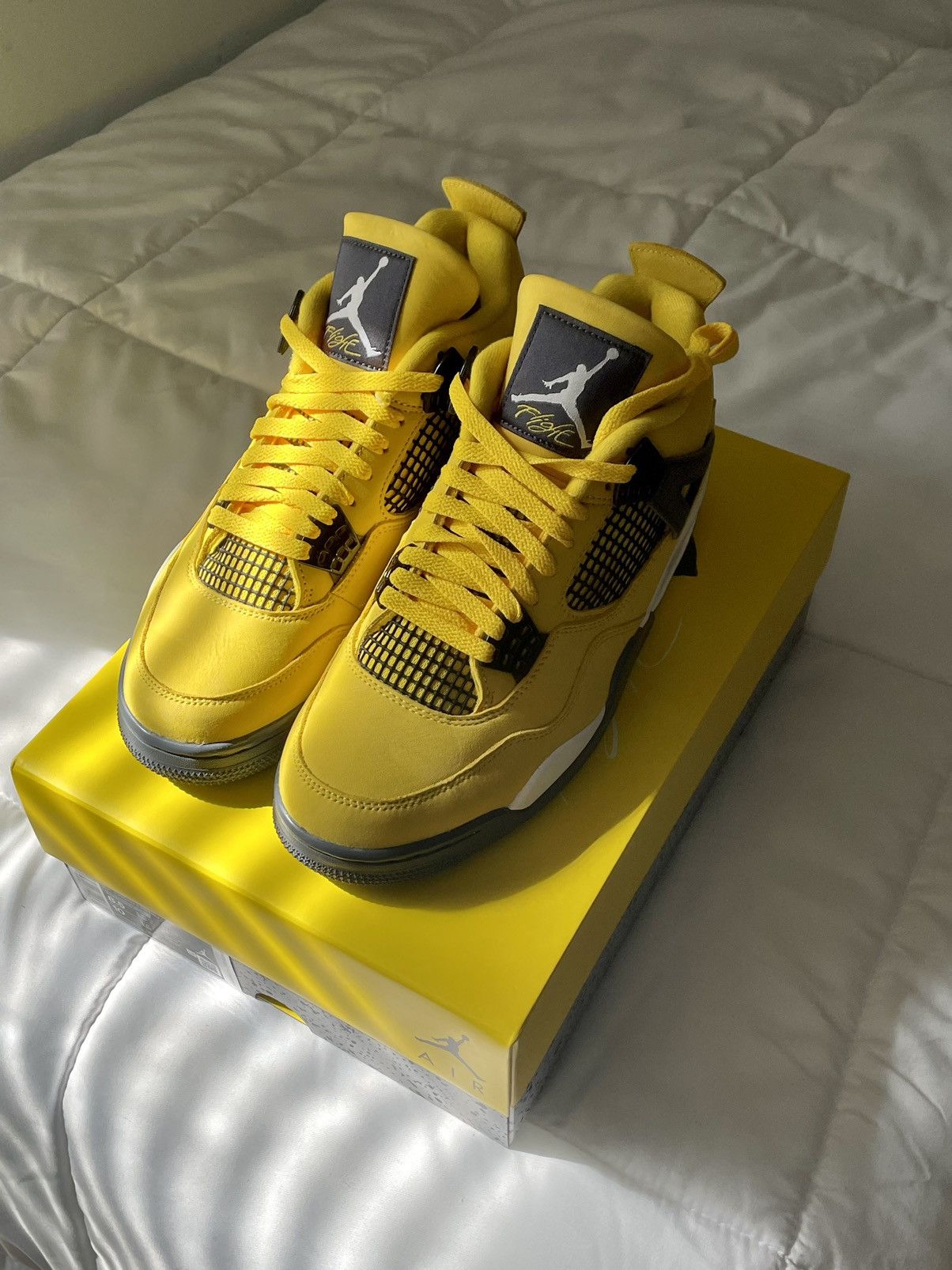 jordan 4 lightning 2021 retail