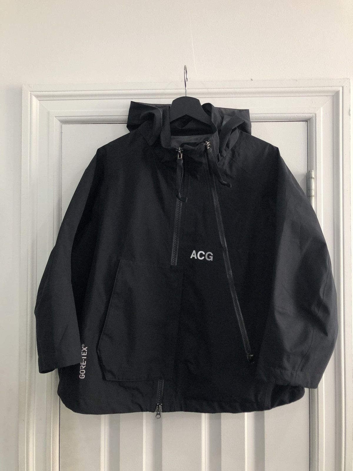 Vintage Nike ACG asymmetric jacket woman’s size M