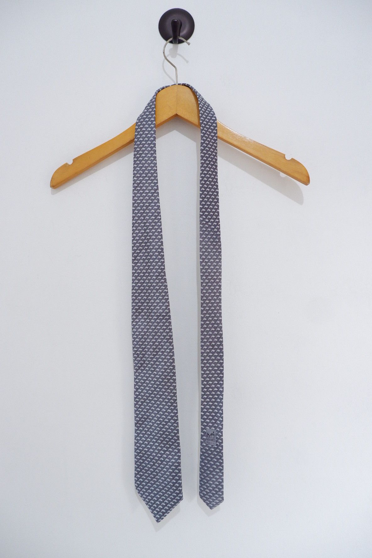 Hermes Vintage Hermes Paris Dolphin Tie Size ONE SIZE - 1 Thumbnail