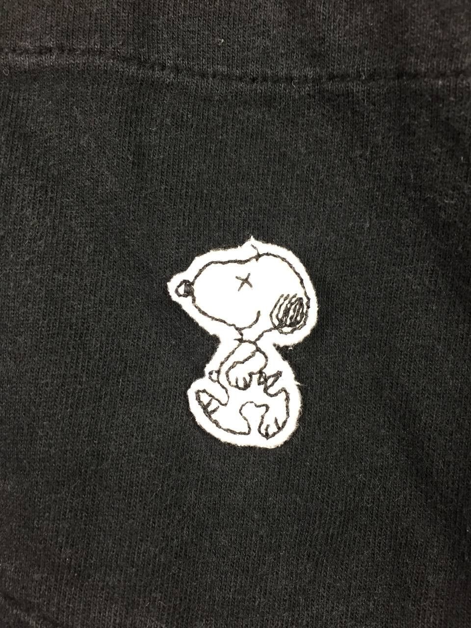 Kaws × Peanuts × Uniqlo Kaws Peanuts Uniqlo Snoopy Pocket Tee Size US XL / EU 56 / 4 - 4 Thumbnail