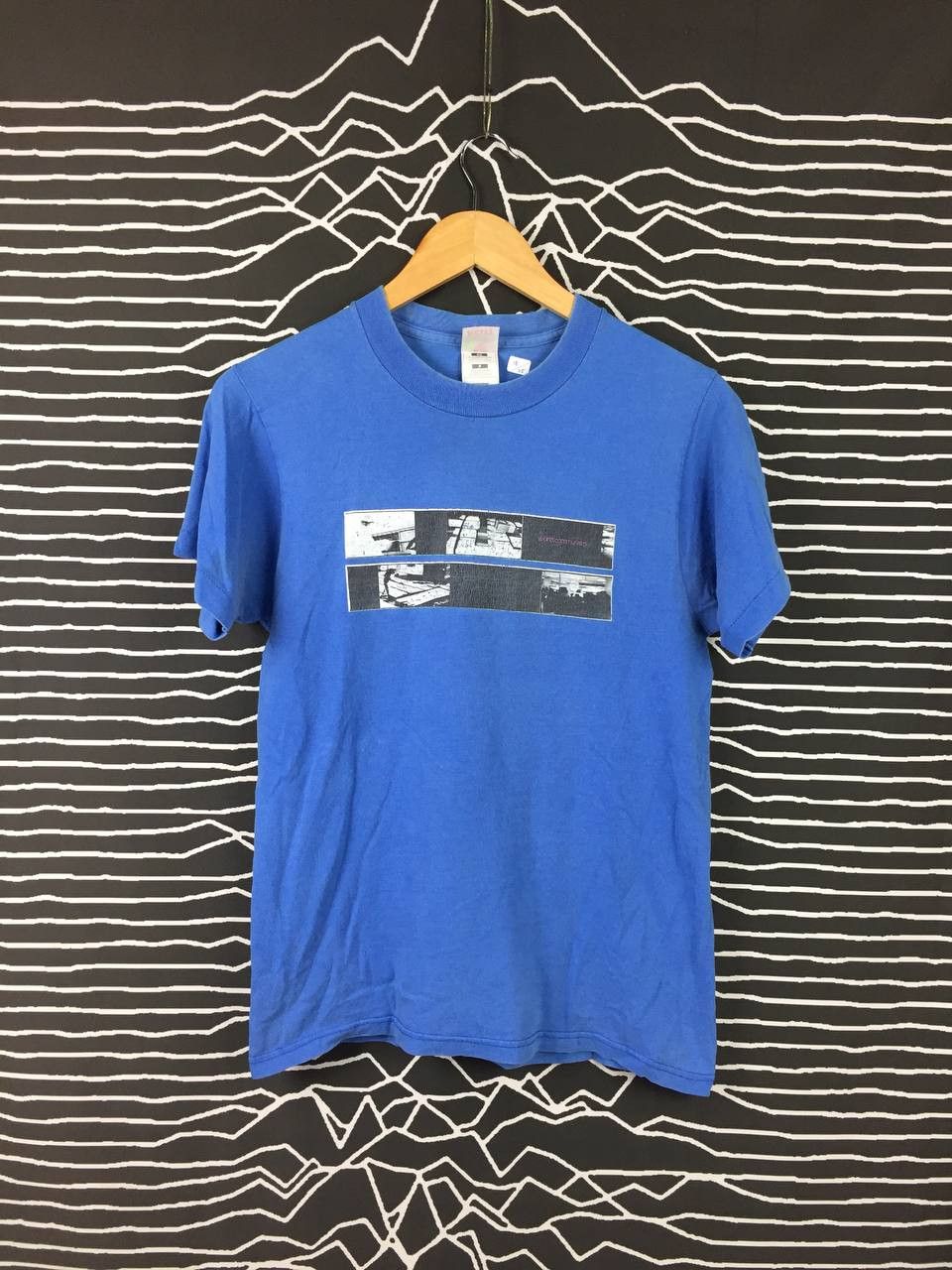 Fruit Of The Loom 90s Distressed World Communism Logo Streetwear Skate Tee Size US S / EU 44-46 / 1 - 2 Thumbnail