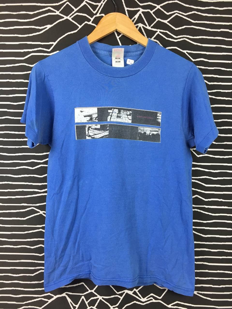 Fruit Of The Loom 90s Distressed World Communism Logo Streetwear Skate Tee Size US S / EU 44-46 / 1 - 4 Thumbnail