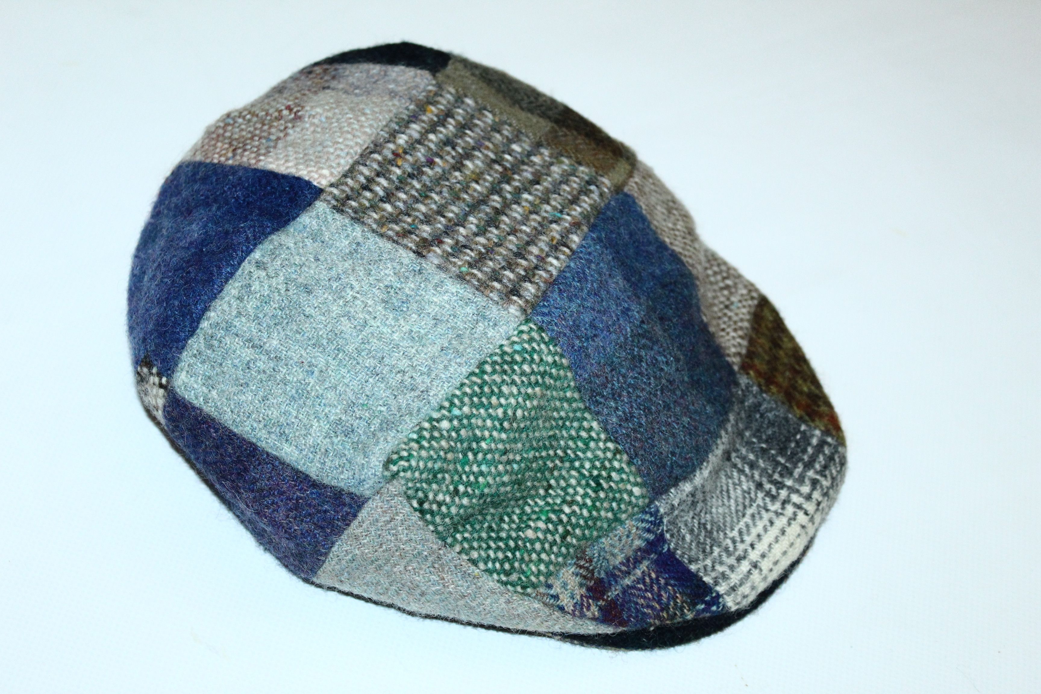 Donegal Tweed 💥Rare💥Hanna Hats of Donegal Tweed Patchwork Handcraft Cap Size ONE SIZE - 4 Thumbnail