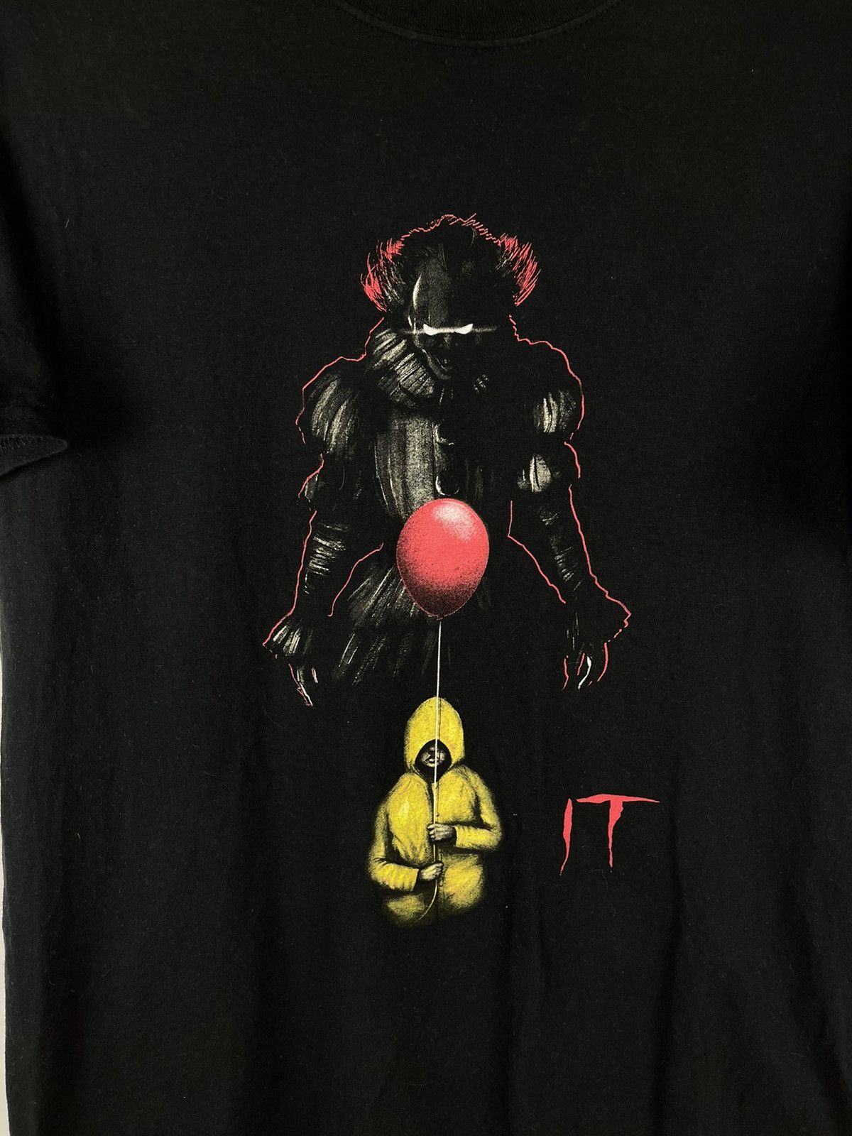 Gildan Gildan “IT” Pennywise boy clown big logo band tee shirt Size US L / EU 52-54 / 3 - 4 Thumbnail