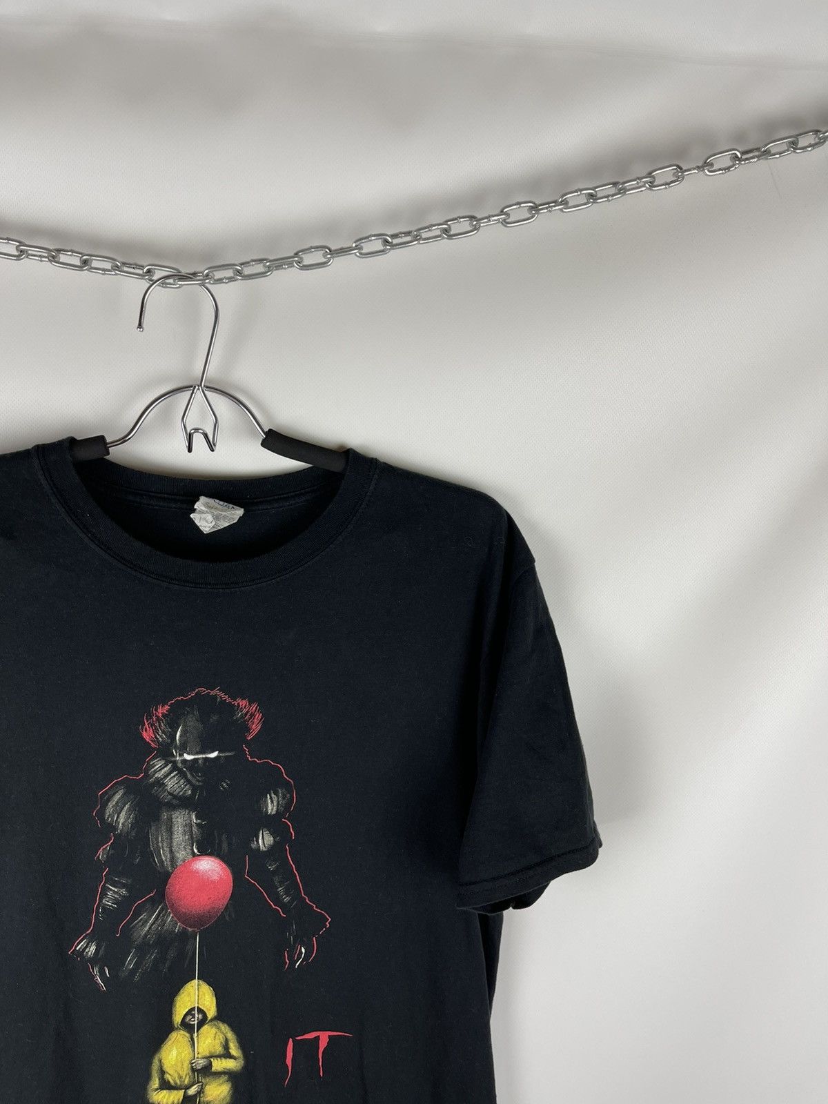 Gildan Gildan “IT” Pennywise boy clown big logo band tee shirt Size US L / EU 52-54 / 3 - 3 Thumbnail