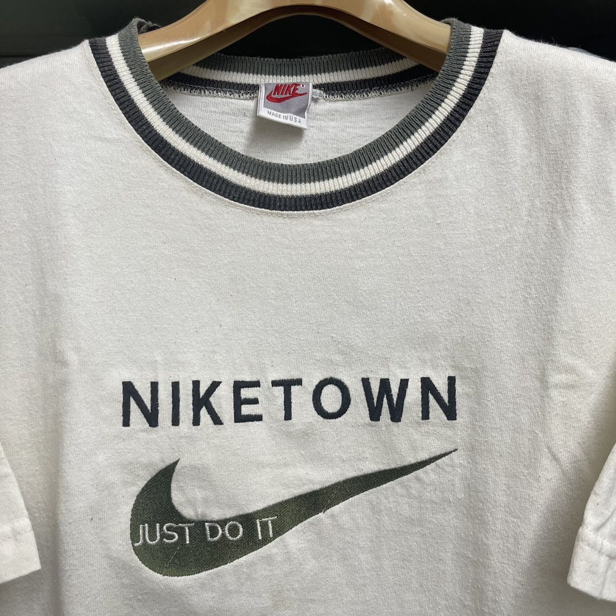 Nike Vintage 90’s NIKE TOWN Just do it USA Rare!! T-Shirt Size US L / EU 52-54 / 3 - 4 Thumbnail