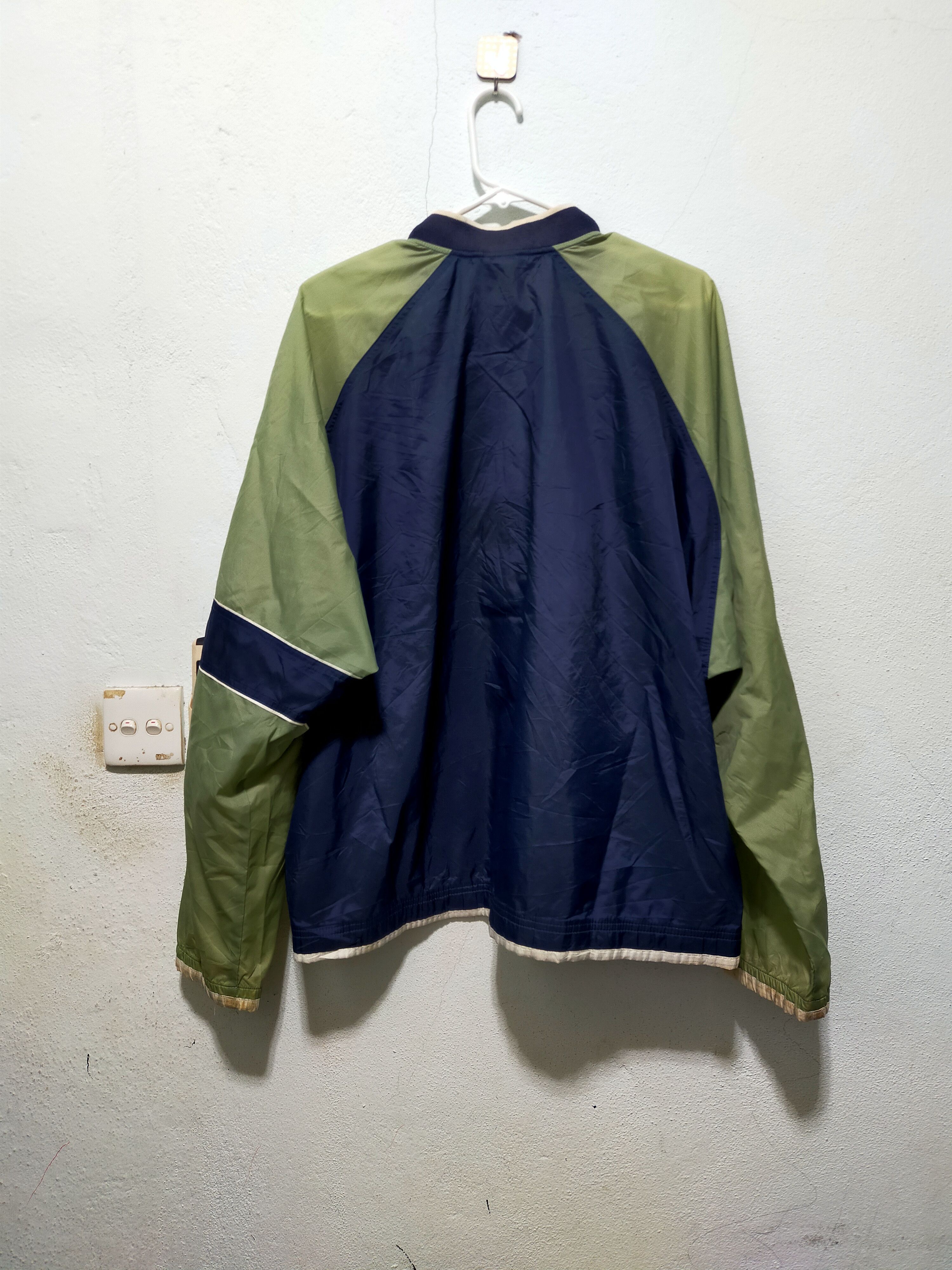 Vintage nike like windbreakers