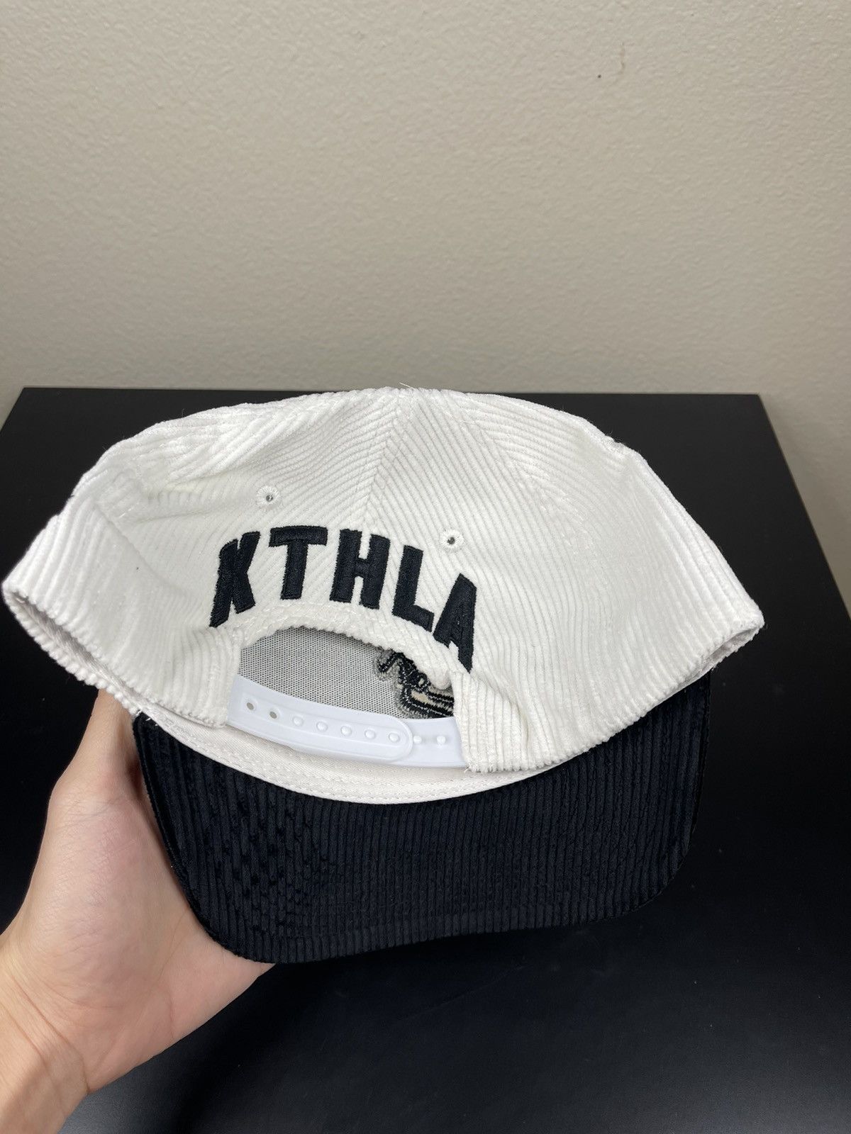 KILLTHEHYPE Chicago White Six Corduroy 2 outlets Tone Hat