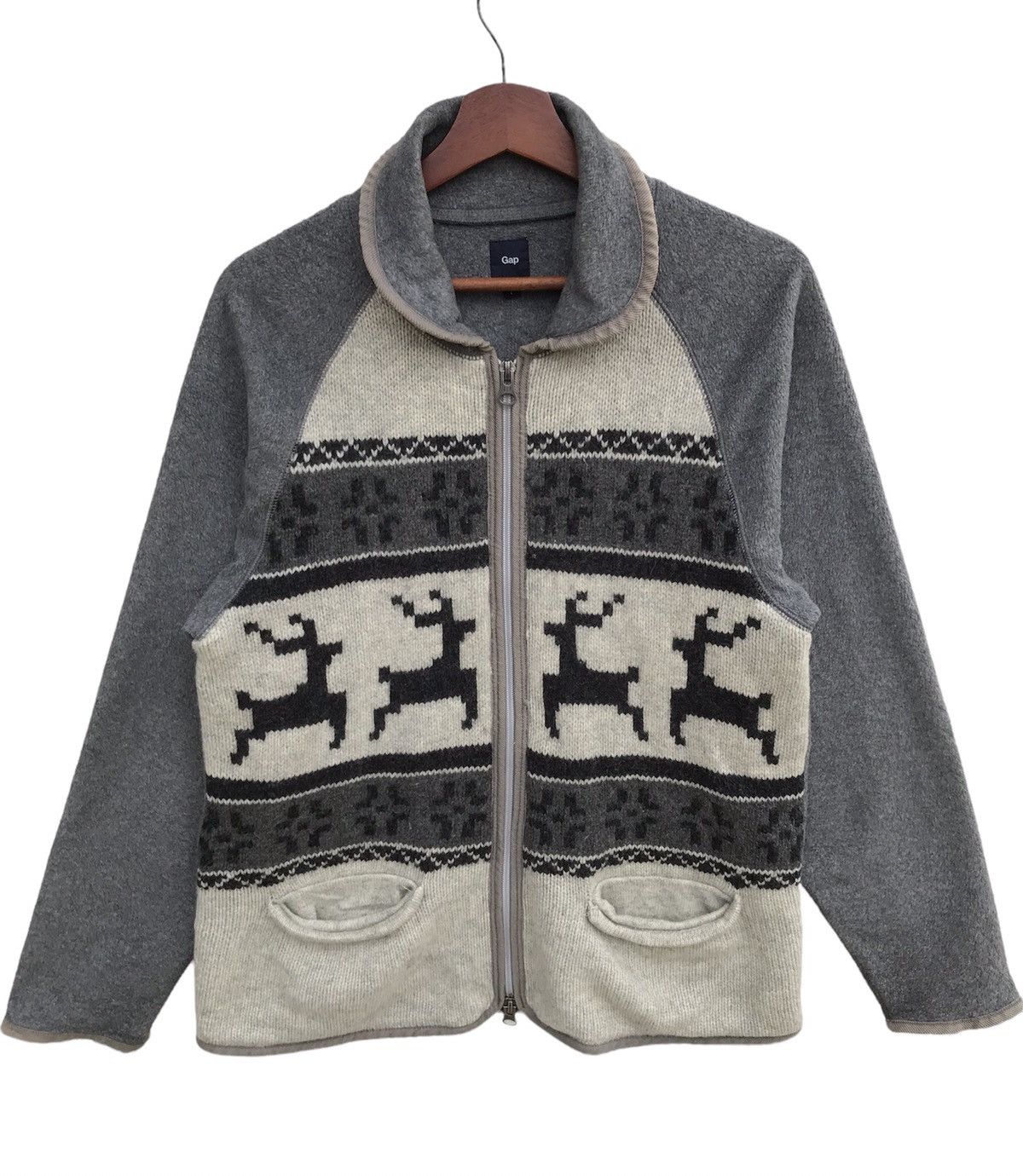 Gap Vintage GAP Nordic Fair Isle Reindeer Fleece Jacket Size US S / EU 44-46 / 1 - 1 Thumbnail