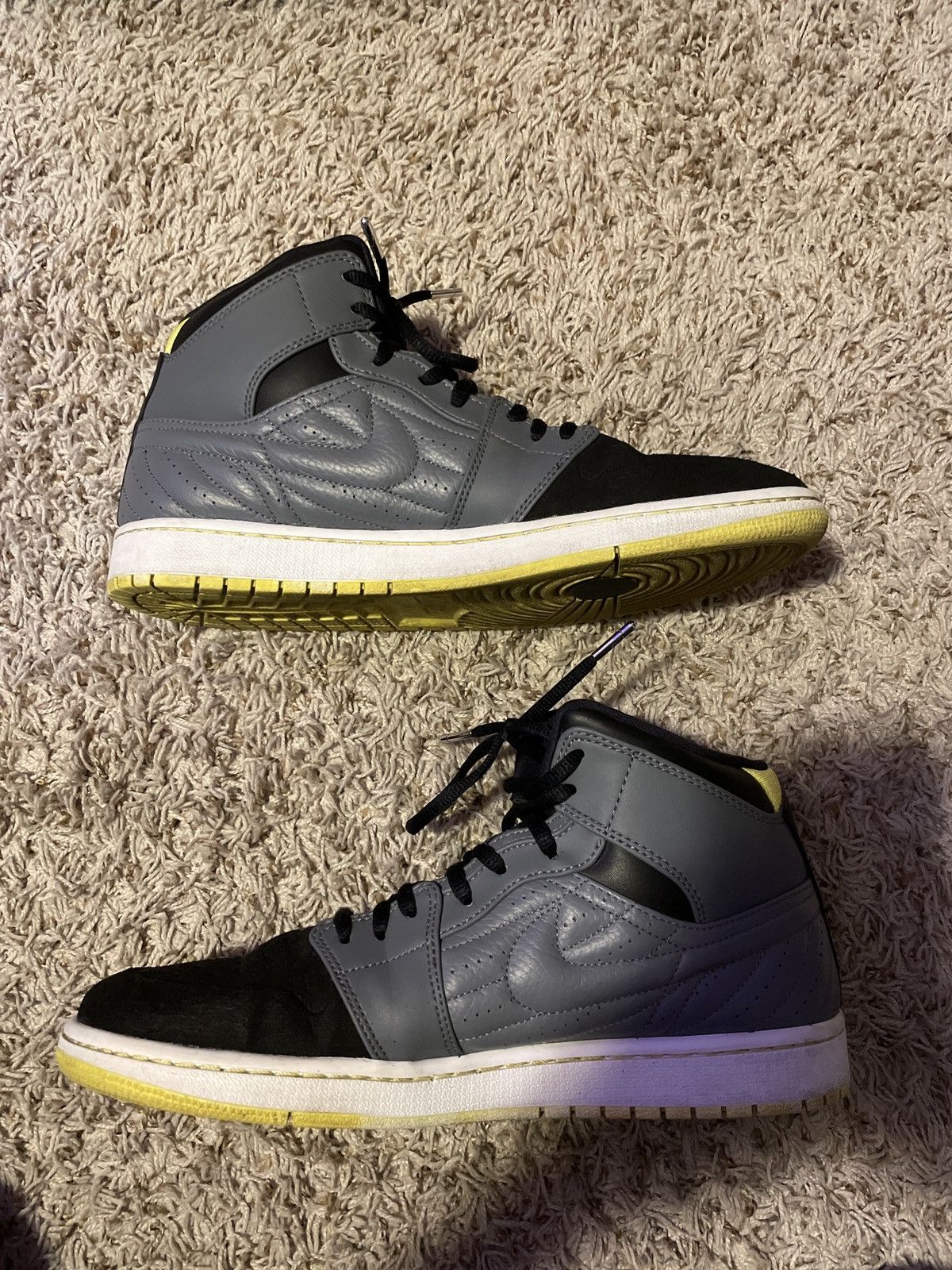 Air Jordan Retro 99 Cool Grey Vibrant Yellow