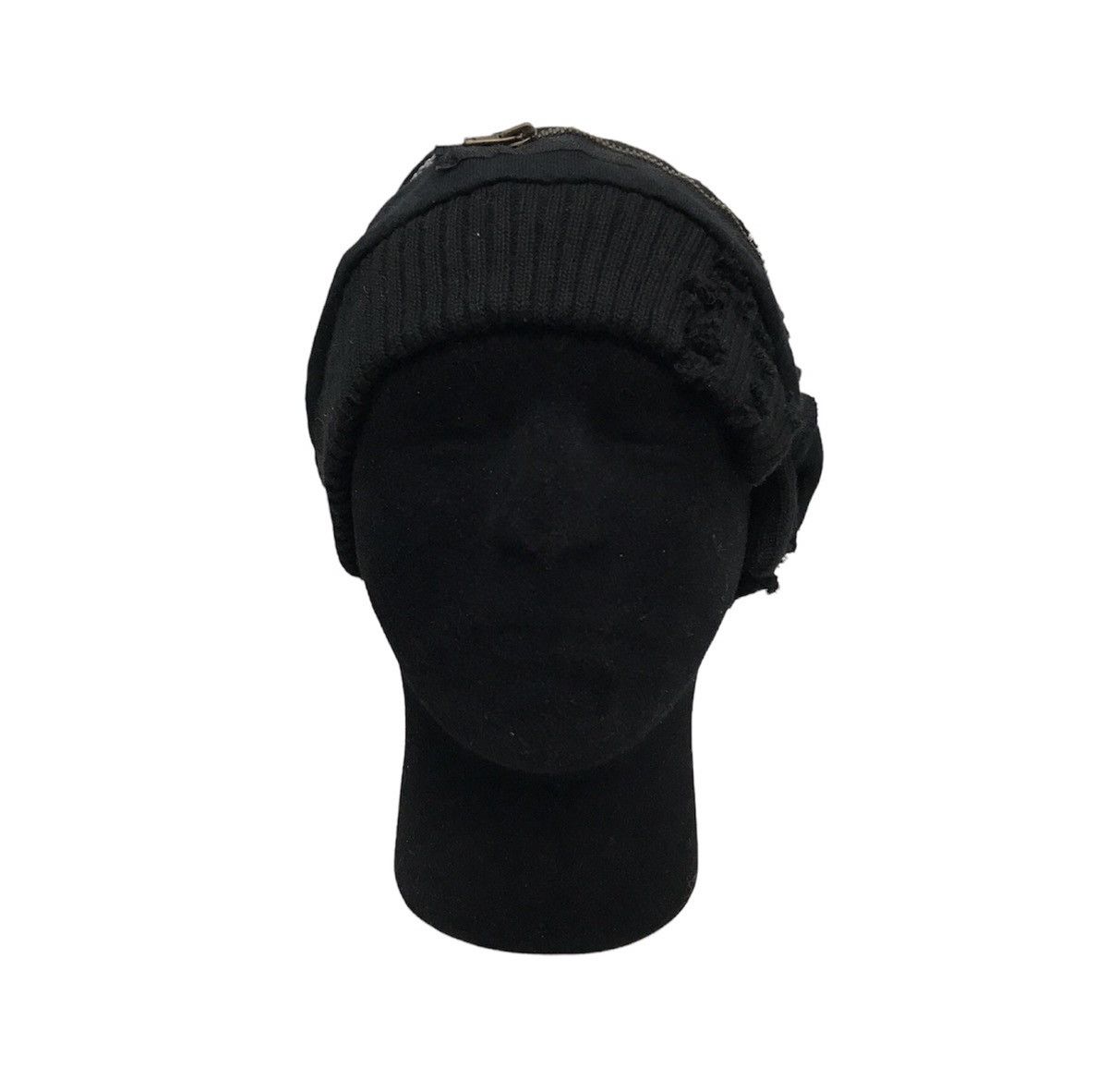 Japanese Brand ANGELICA ROSES SKULL DIAMOND EMBROIDERY BANIE Size ONE SIZE - 4 Thumbnail
