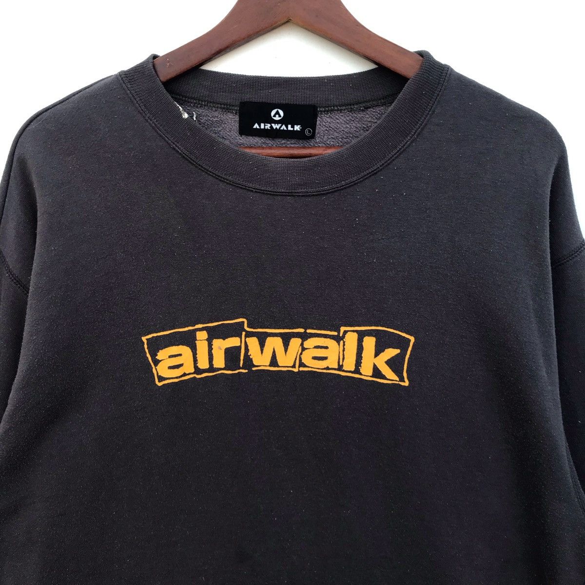 Airwalk Vintage Airwalk Spellout Crewneck Sweatshirt Size US L / EU 52-54 / 3 - 4 Thumbnail