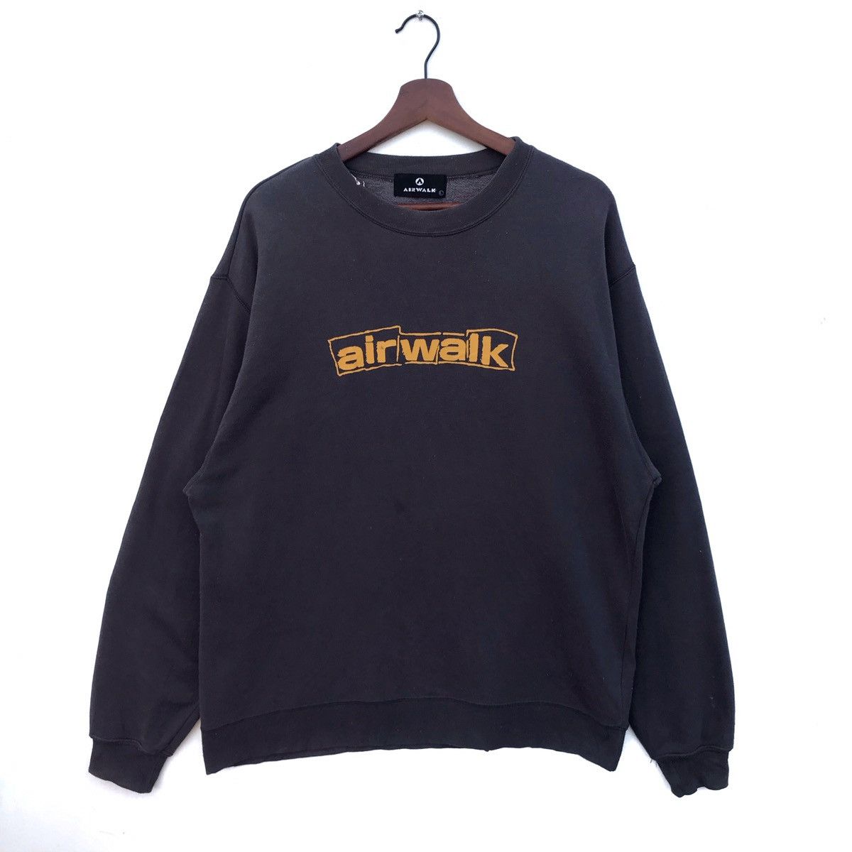 Airwalk Vintage Airwalk Spellout Crewneck Sweatshirt Size US L / EU 52-54 / 3 - 1 Thumbnail