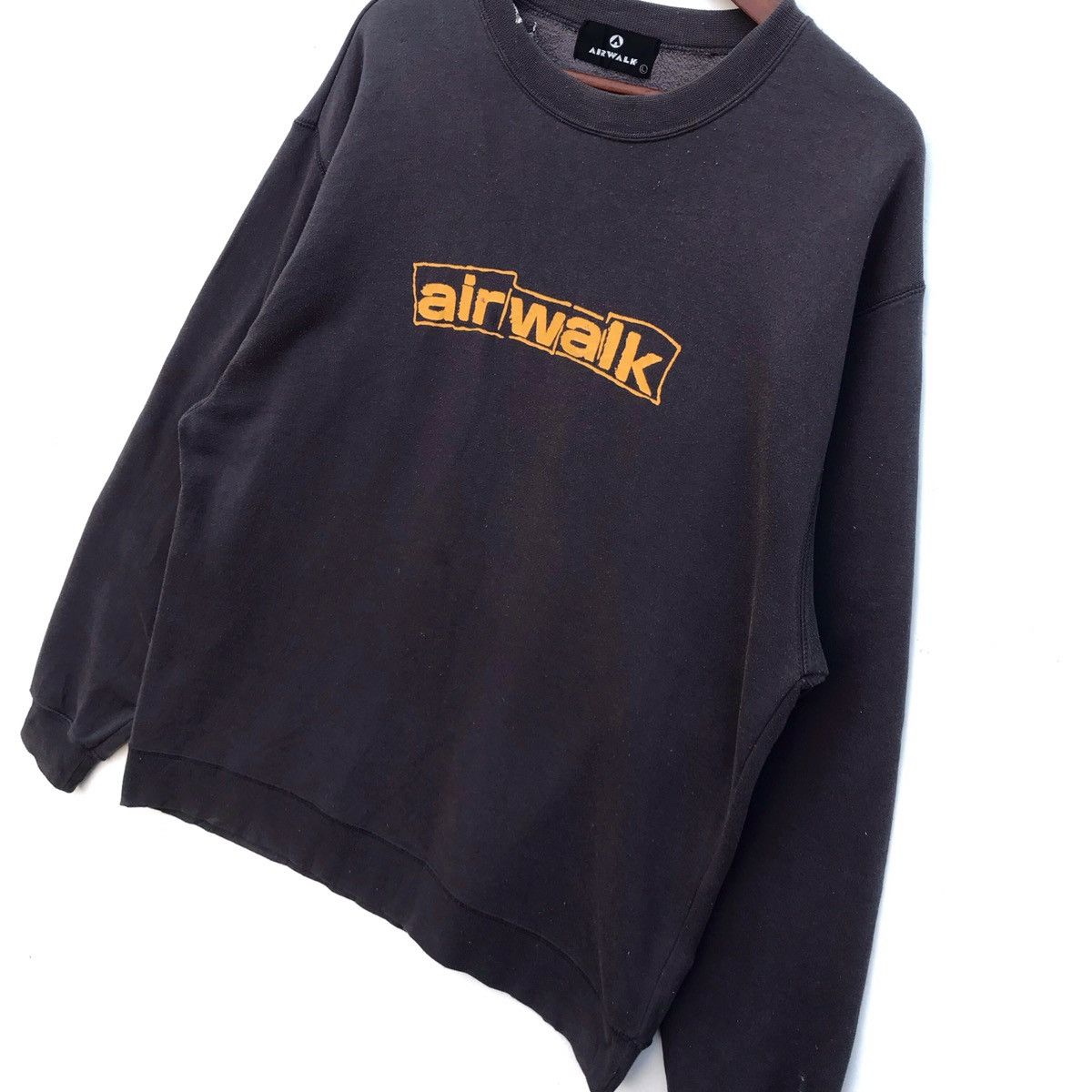 Airwalk Vintage Airwalk Spellout Crewneck Sweatshirt Size US L / EU 52-54 / 3 - 3 Thumbnail