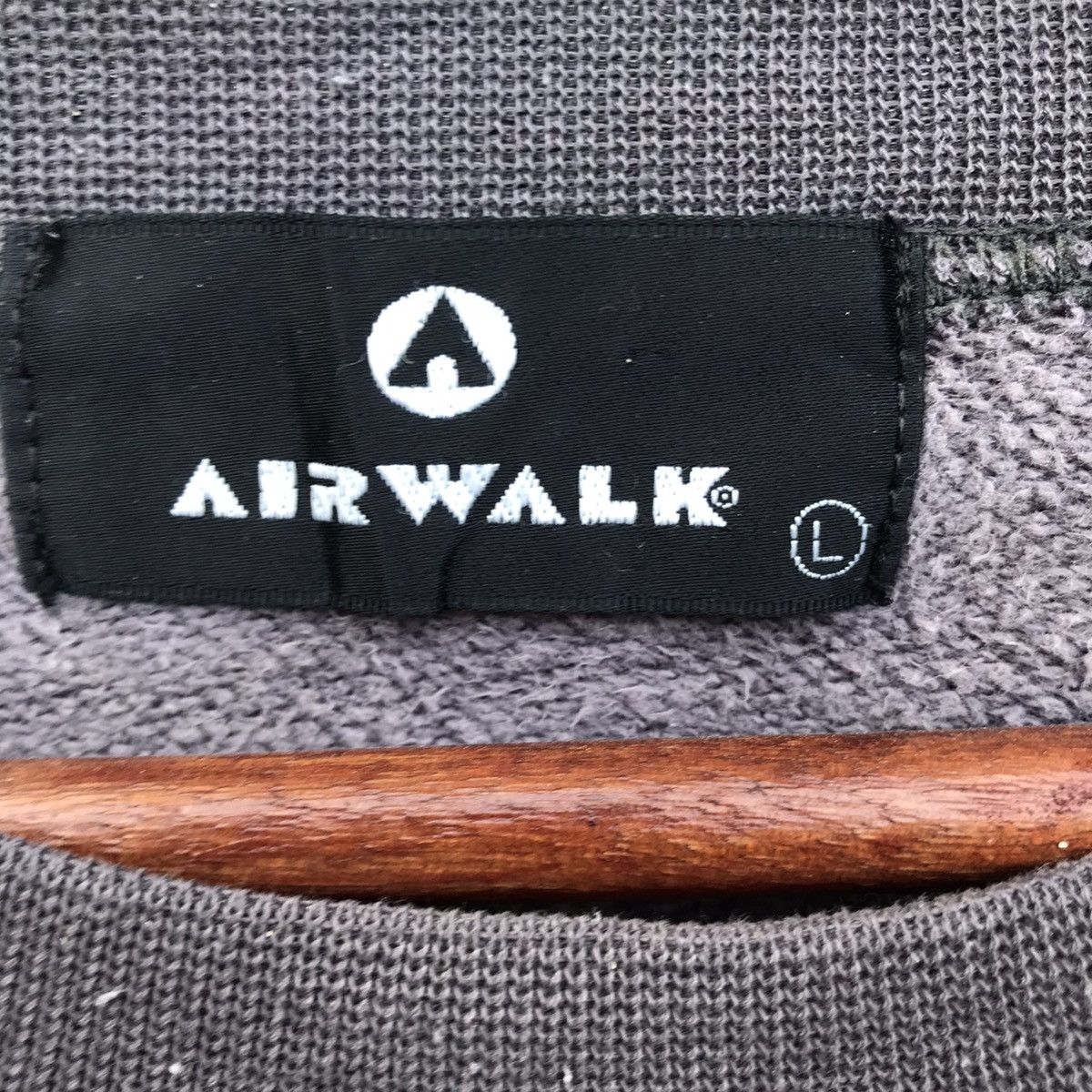 Airwalk Vintage Airwalk Spellout Crewneck Sweatshirt Size US L / EU 52-54 / 3 - 6 Thumbnail