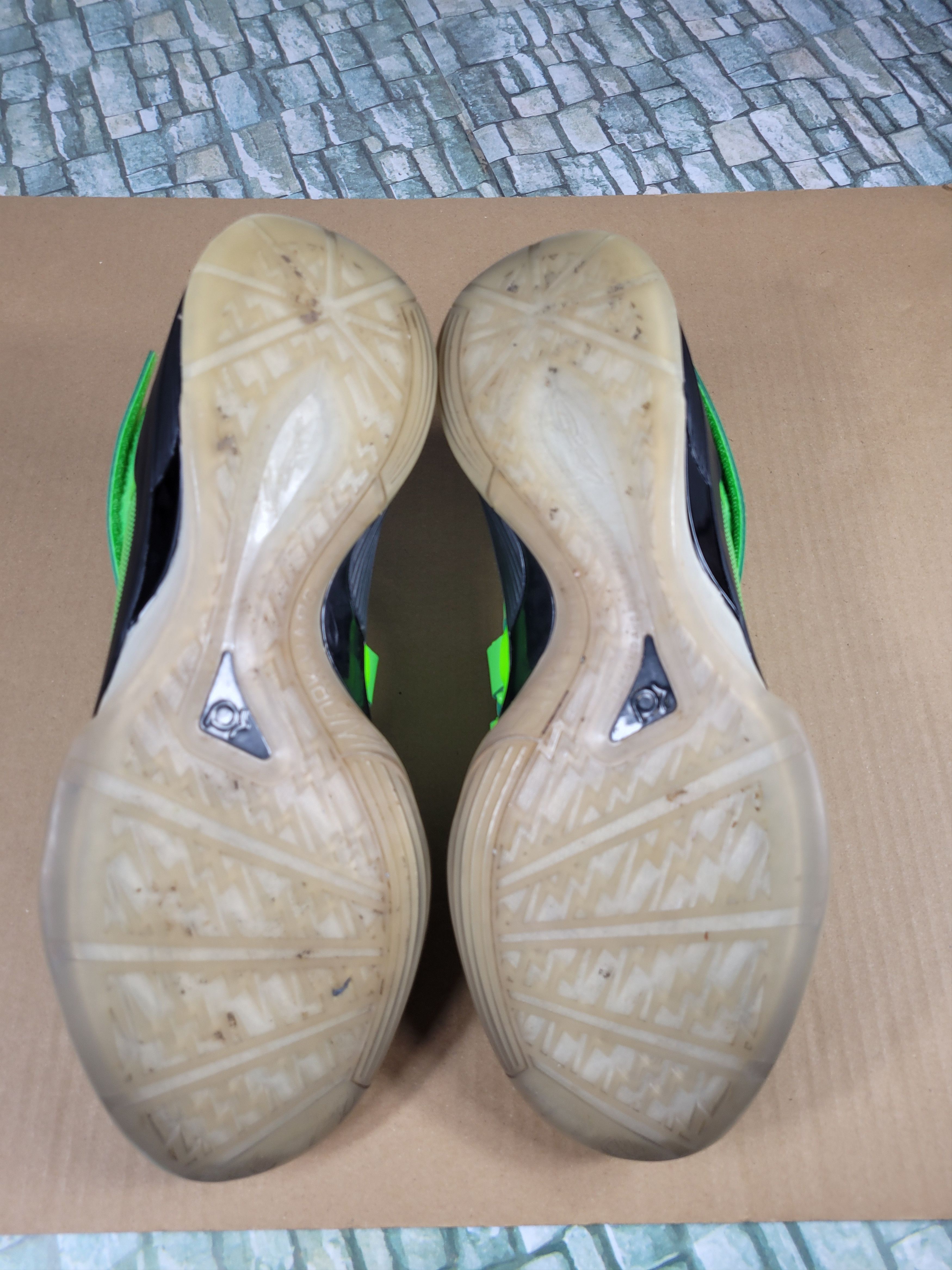 Nike Nike KD iv 4 Nike ID sz 11.5 black Volt grinch Size US 11.5 / EU 44-45 - 2 Thumbnail