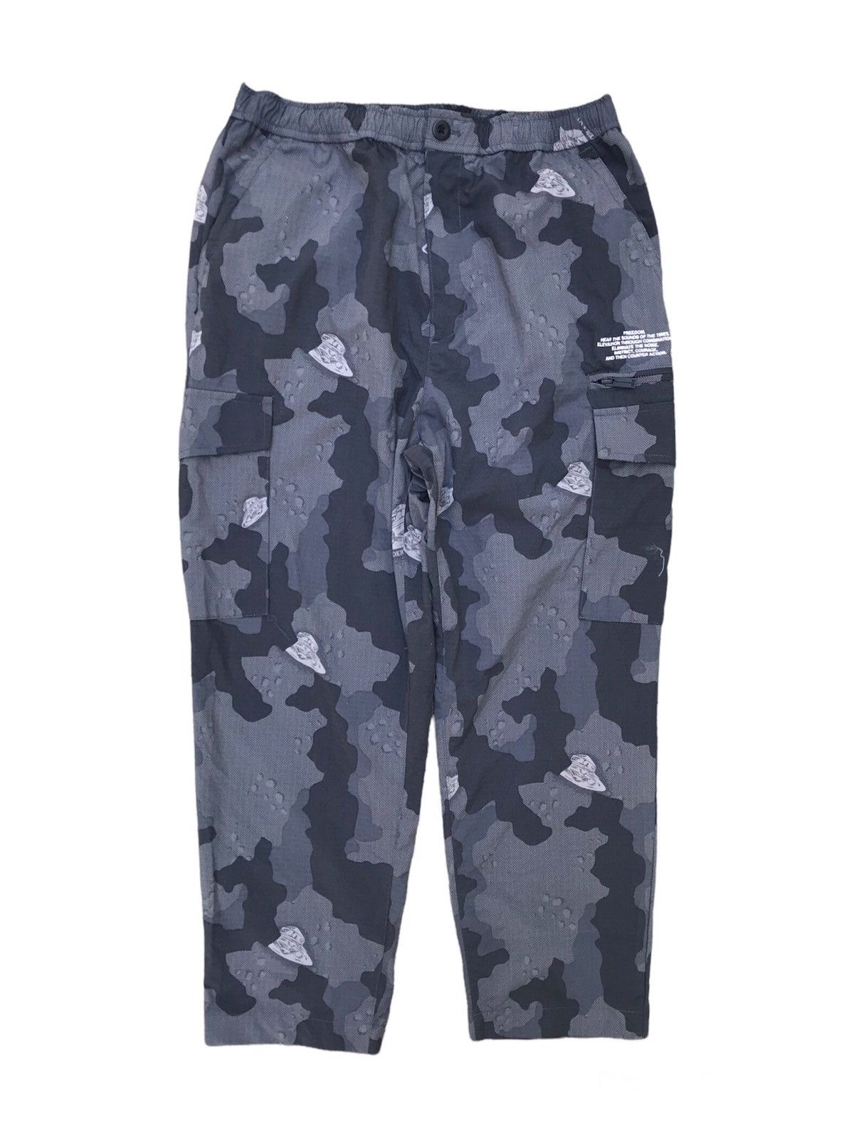 【専用】UNDERCOVER CAMOUFLAGE PANTS Gu x Undercover Cargo Trousers Size M Jun Takahashi Freedom