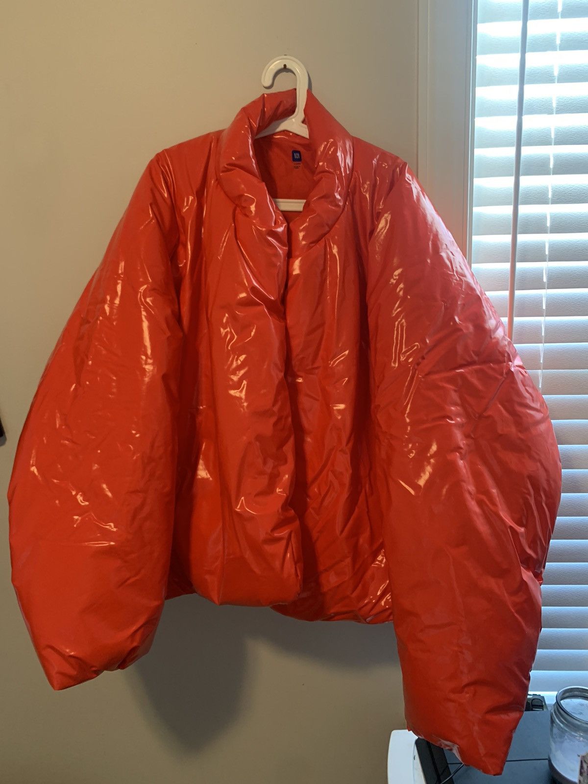 yzy gap red puffer