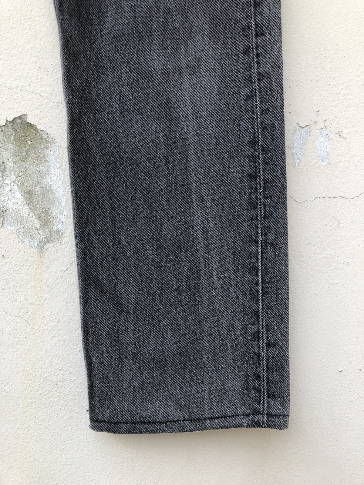 Levi's × Vintage Vintage 90s Levi’s 501 Jeans Faded Black Denim Size US 27 - 10 Thumbnail