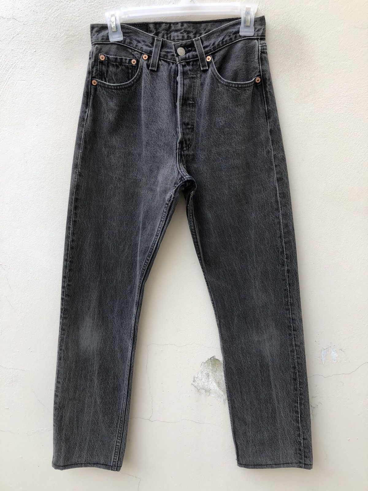 Levi's × Vintage Vintage 90s Levi’s 501 Jeans Faded Black Denim Size US 27 - 3 Thumbnail