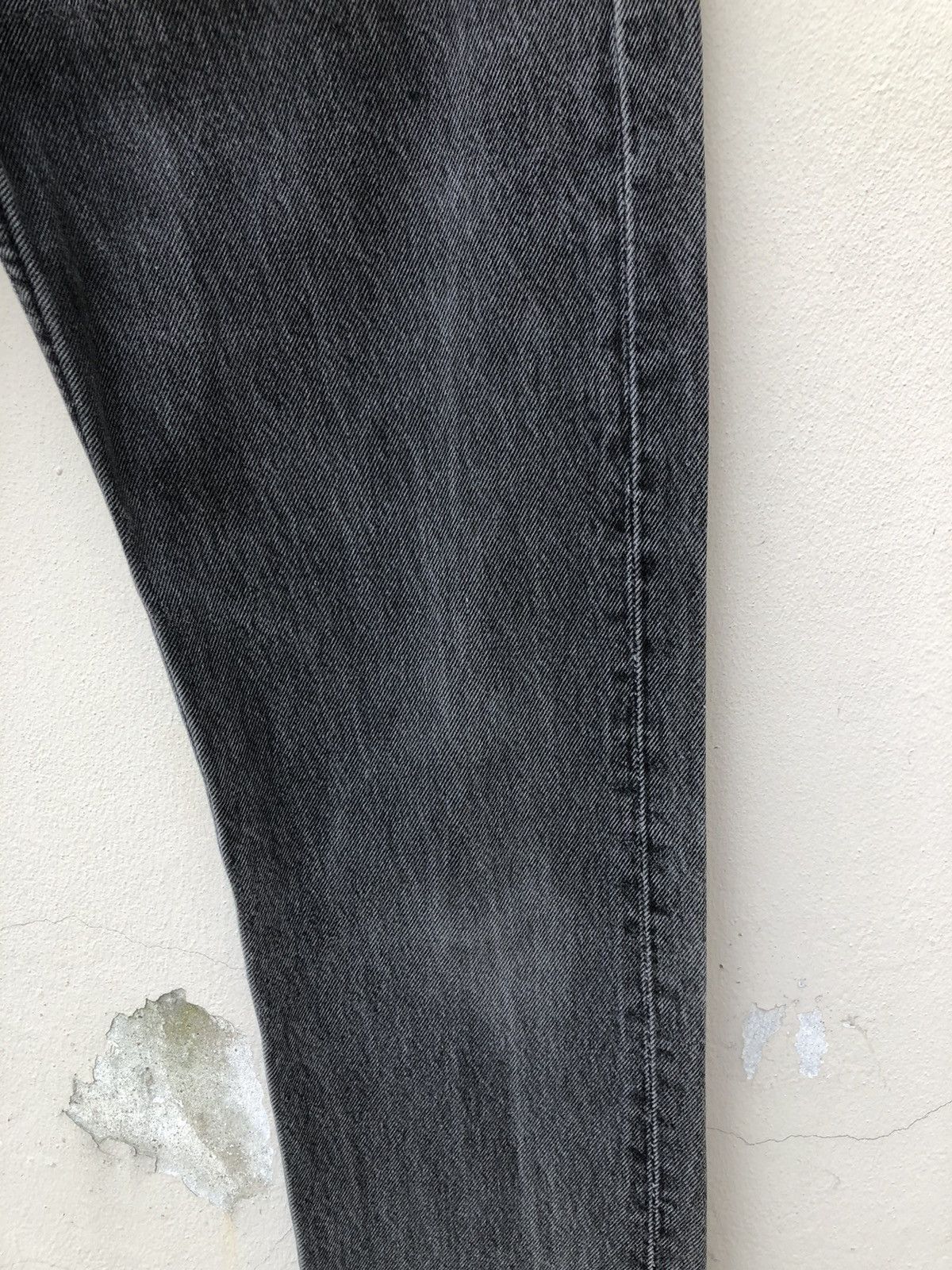 Levi's × Vintage Vintage 90s Levi’s 501 Jeans Faded Black Denim Size US 27 - 9 Thumbnail