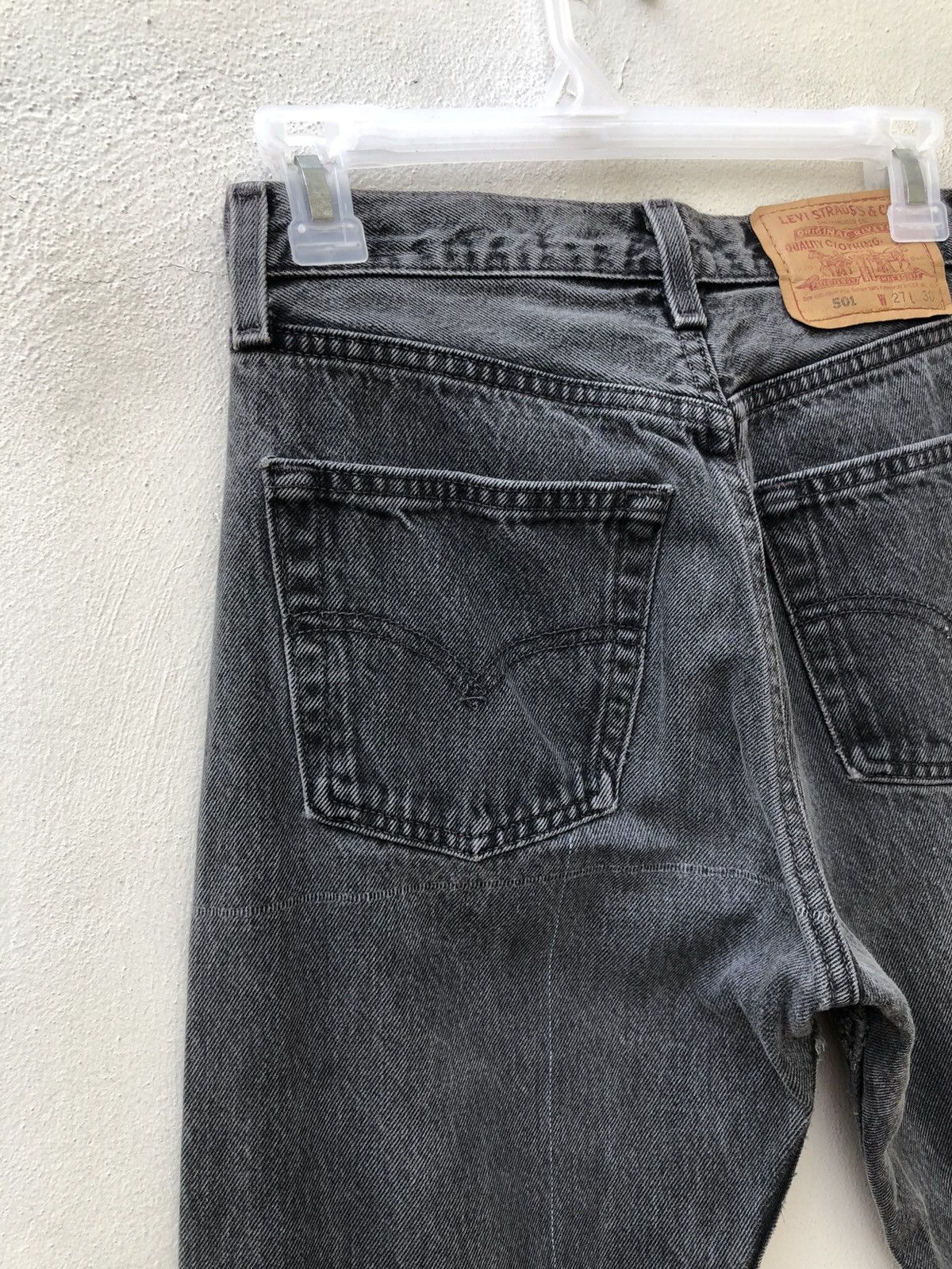 Levi's × Vintage Vintage 90s Levi’s 501 Jeans Faded Black Denim Size US 27 - 12 Thumbnail