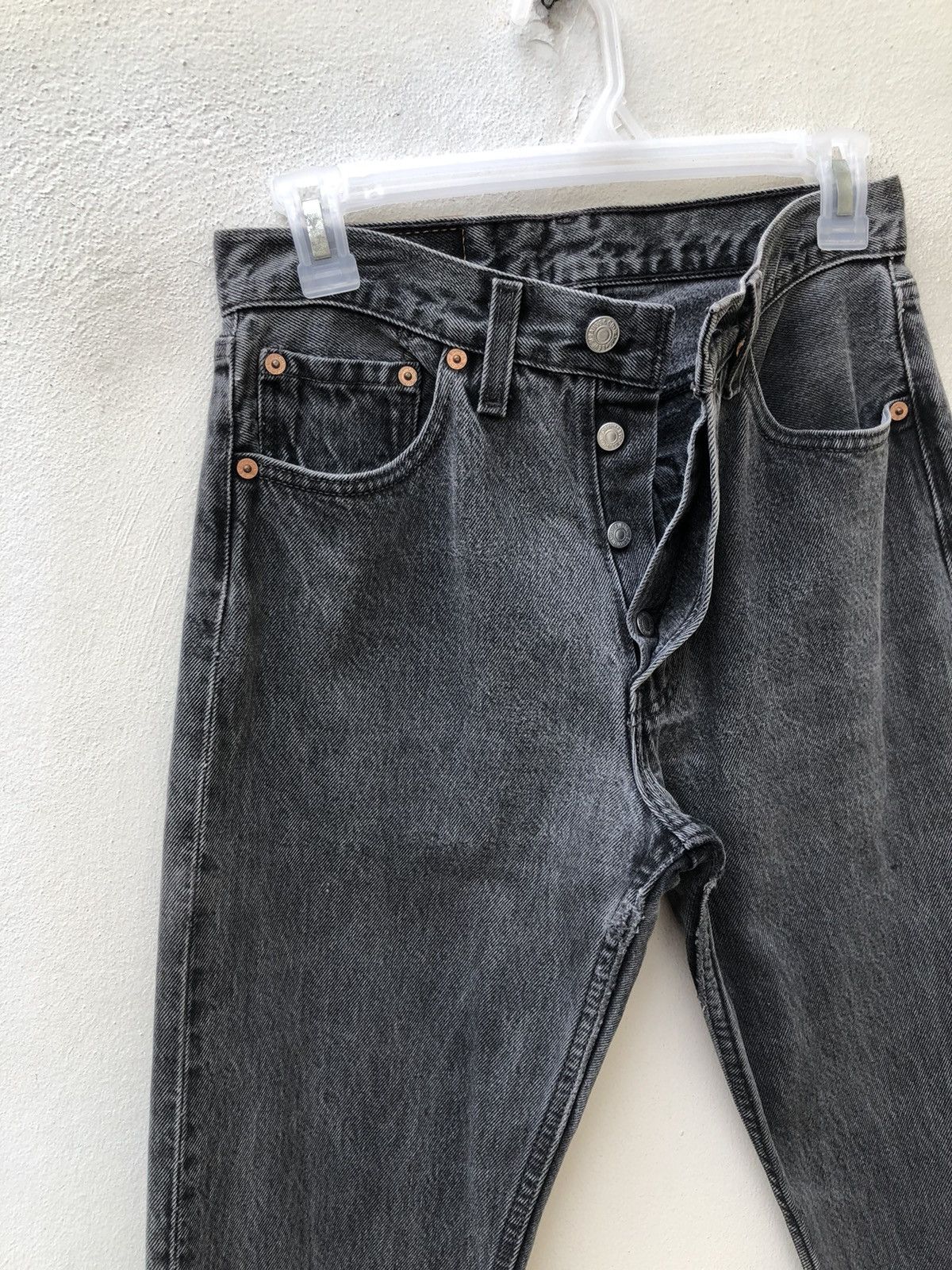 Levi's × Vintage Vintage 90s Levi’s 501 Jeans Faded Black Denim Size US 27 - 4 Thumbnail